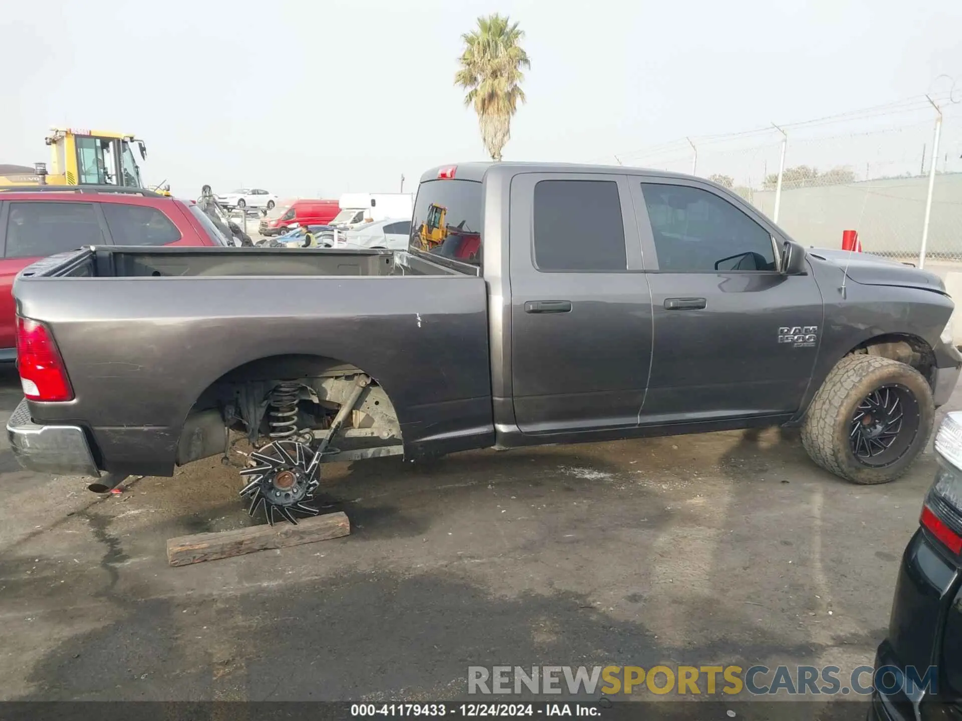14 Photograph of a damaged car 1C6RR6FG6LS121605 RAM 1500 CLASSIC 2020