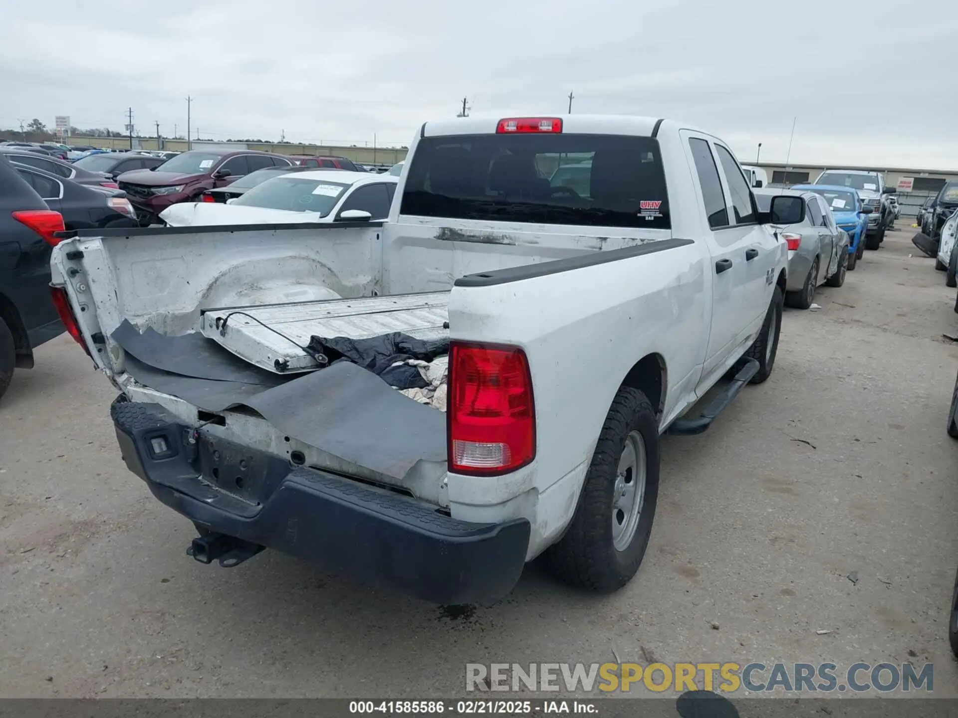 4 Photograph of a damaged car 1C6RR6FG7LS138428 RAM 1500 CLASSIC 2020