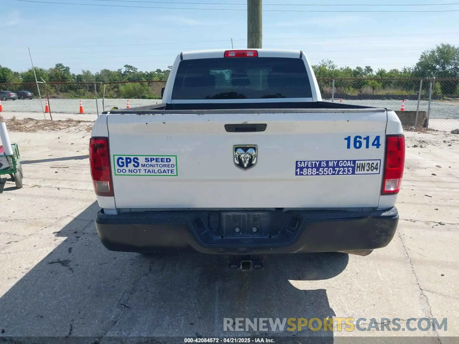 16 Photograph of a damaged car 1C6RR6FGXLS117749 RAM 1500 CLASSIC 2020