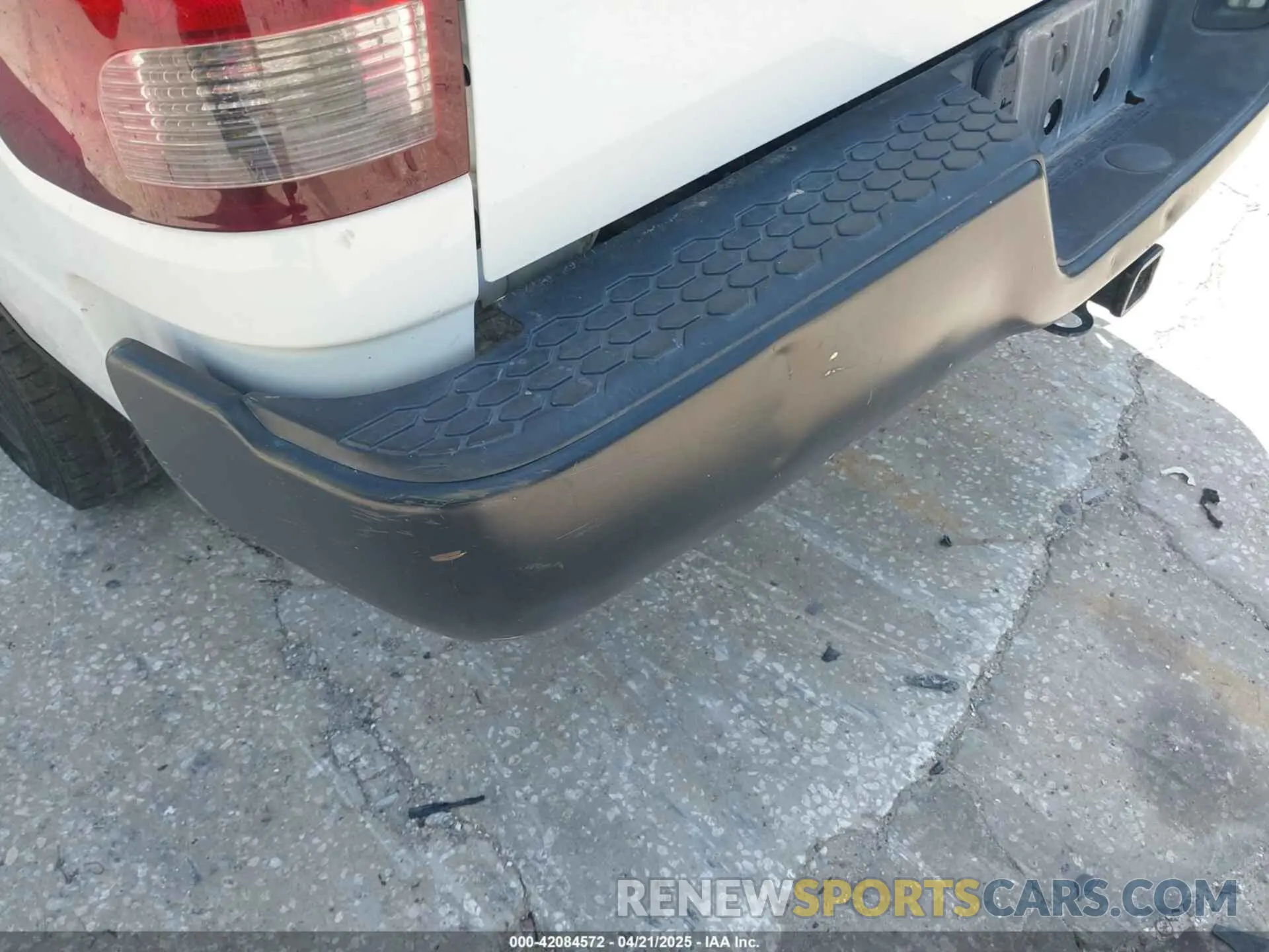 17 Photograph of a damaged car 1C6RR6FGXLS117749 RAM 1500 CLASSIC 2020