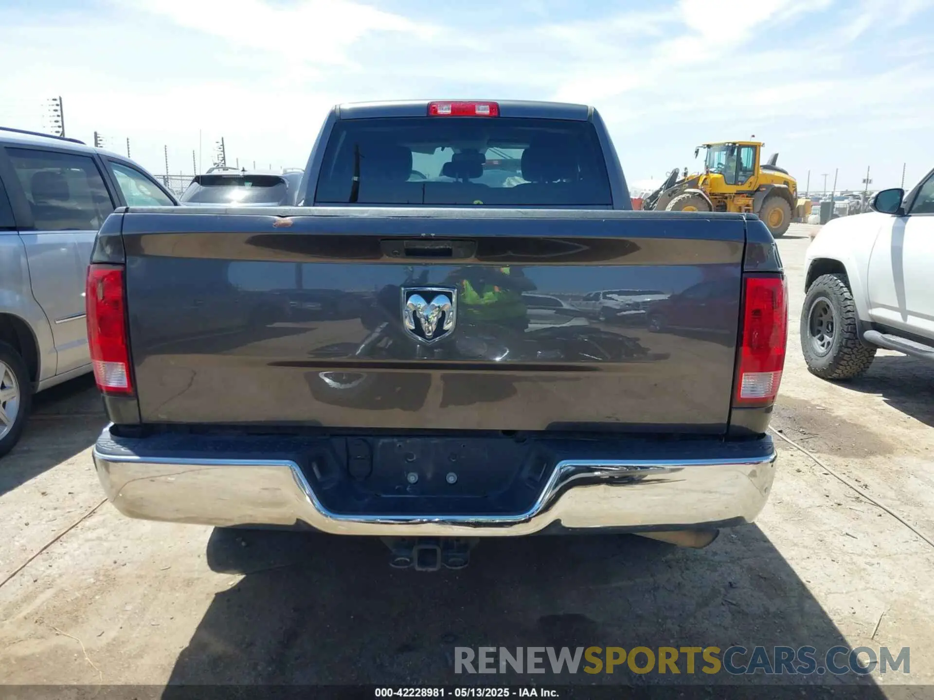 17 Photograph of a damaged car 1C6RR6FT2LS154145 RAM 1500 CLASSIC 2020