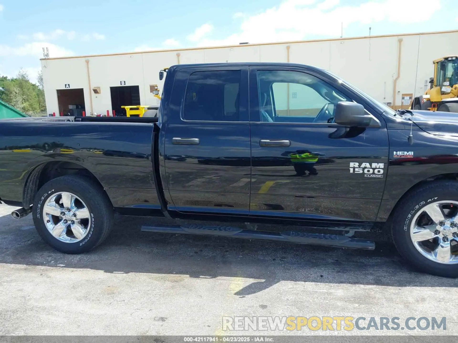 13 Photograph of a damaged car 1C6RR6FT7LS128771 RAM 1500 CLASSIC 2020