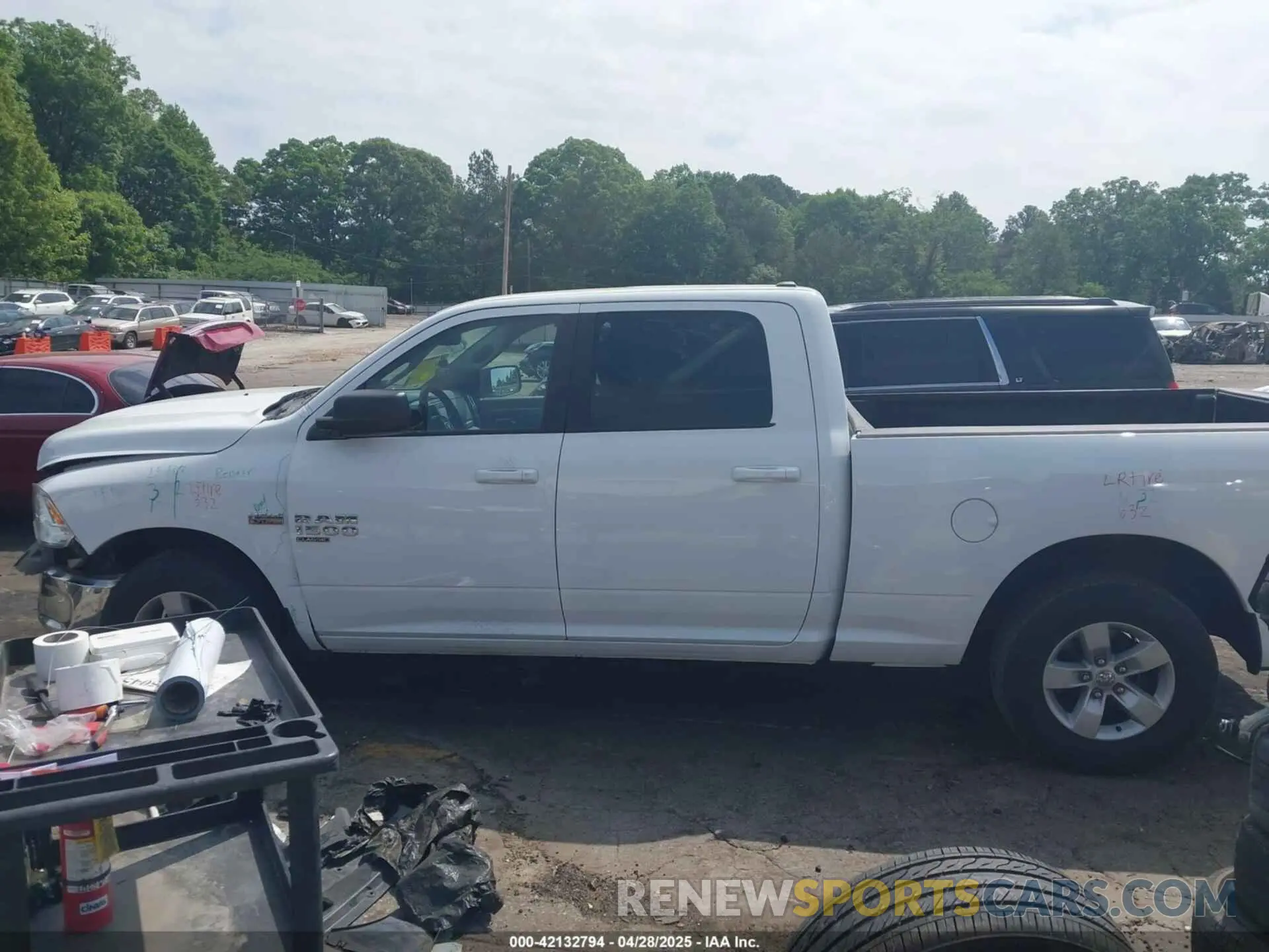 14 Photograph of a damaged car 1C6RR6TT9LS111068 RAM 1500 CLASSIC 2020