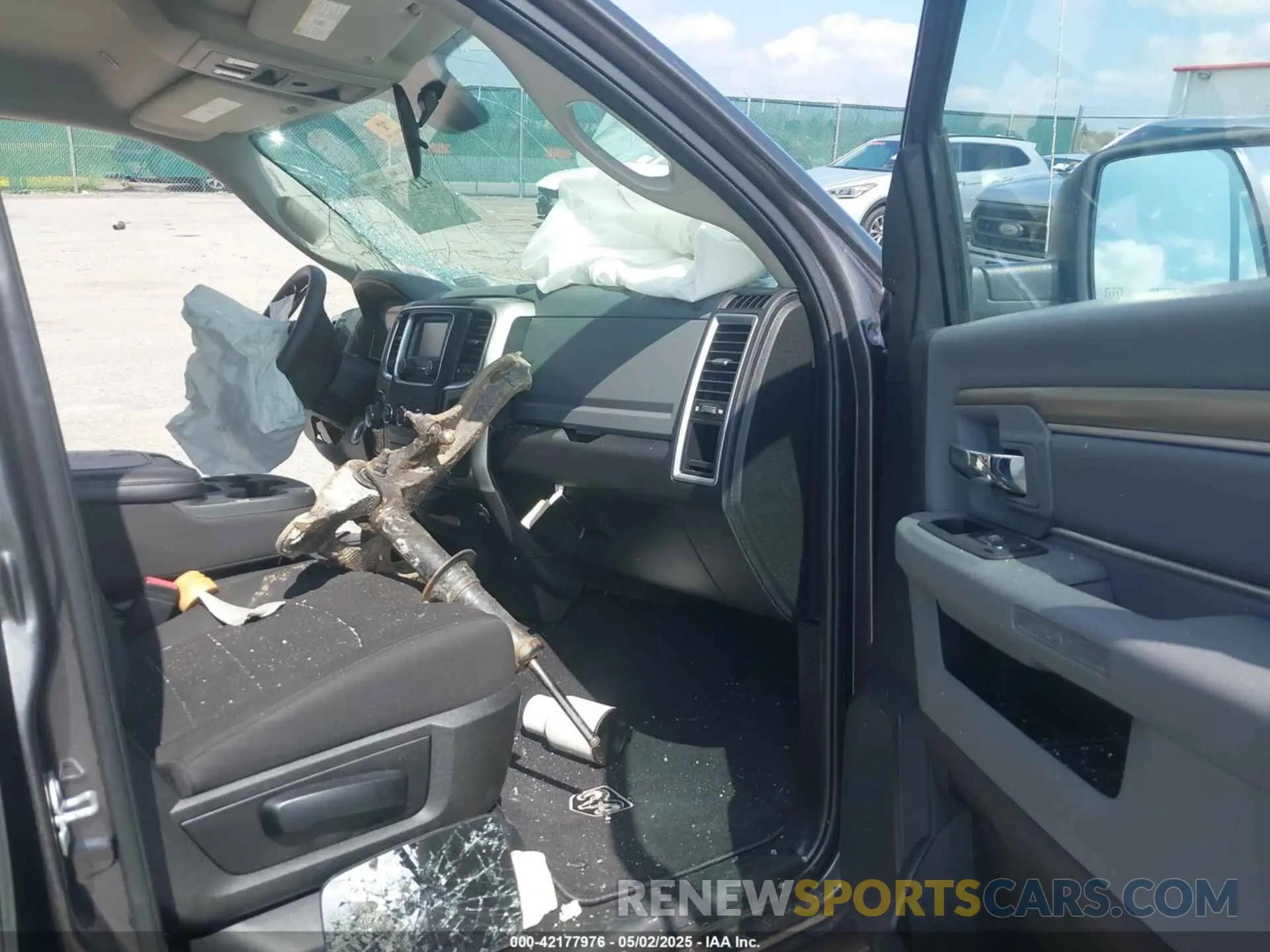 5 Photograph of a damaged car 1C6RR7GG3LS159569 RAM 1500 CLASSIC 2020