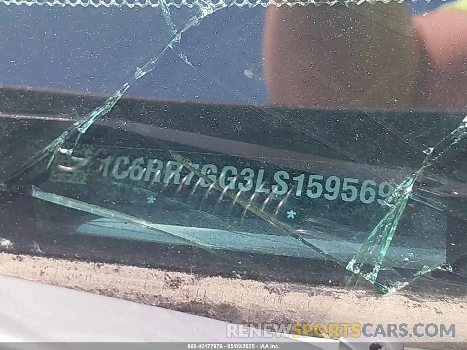 9 Photograph of a damaged car 1C6RR7GG3LS159569 RAM 1500 CLASSIC 2020
