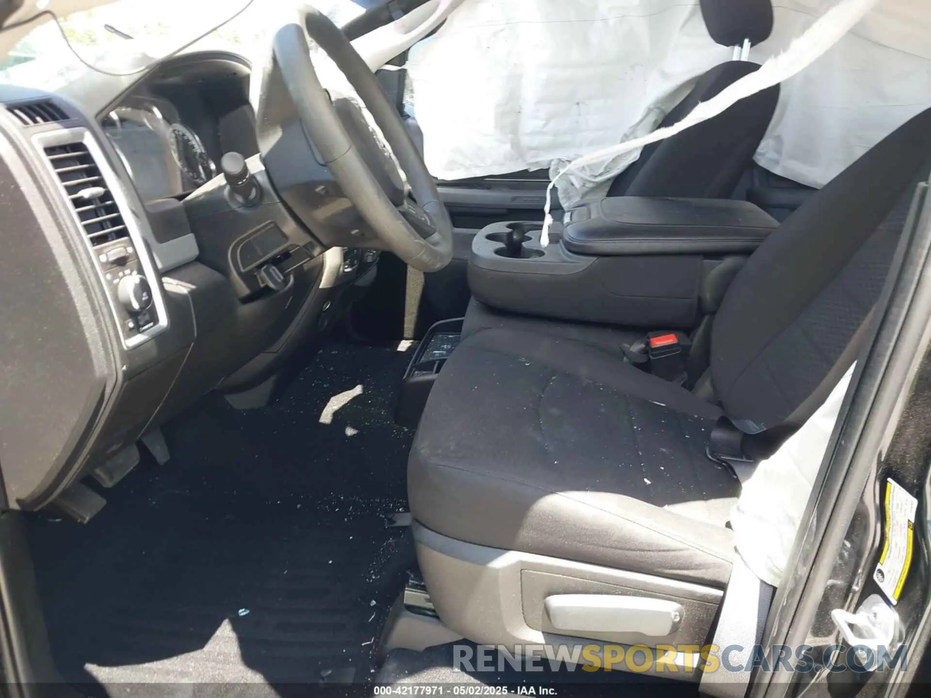 5 Photograph of a damaged car 1C6RR7LT8LS152622 RAM 1500 CLASSIC 2020