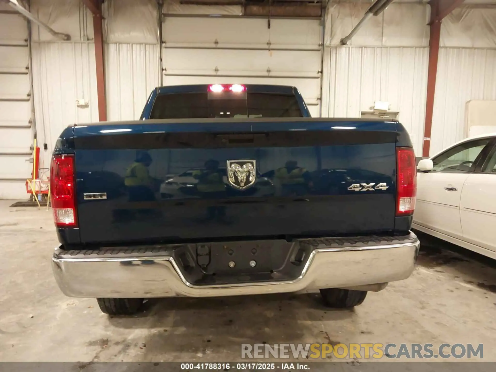 17 Photograph of a damaged car 3C6RR7LT5LG152505 RAM 1500 CLASSIC 2020