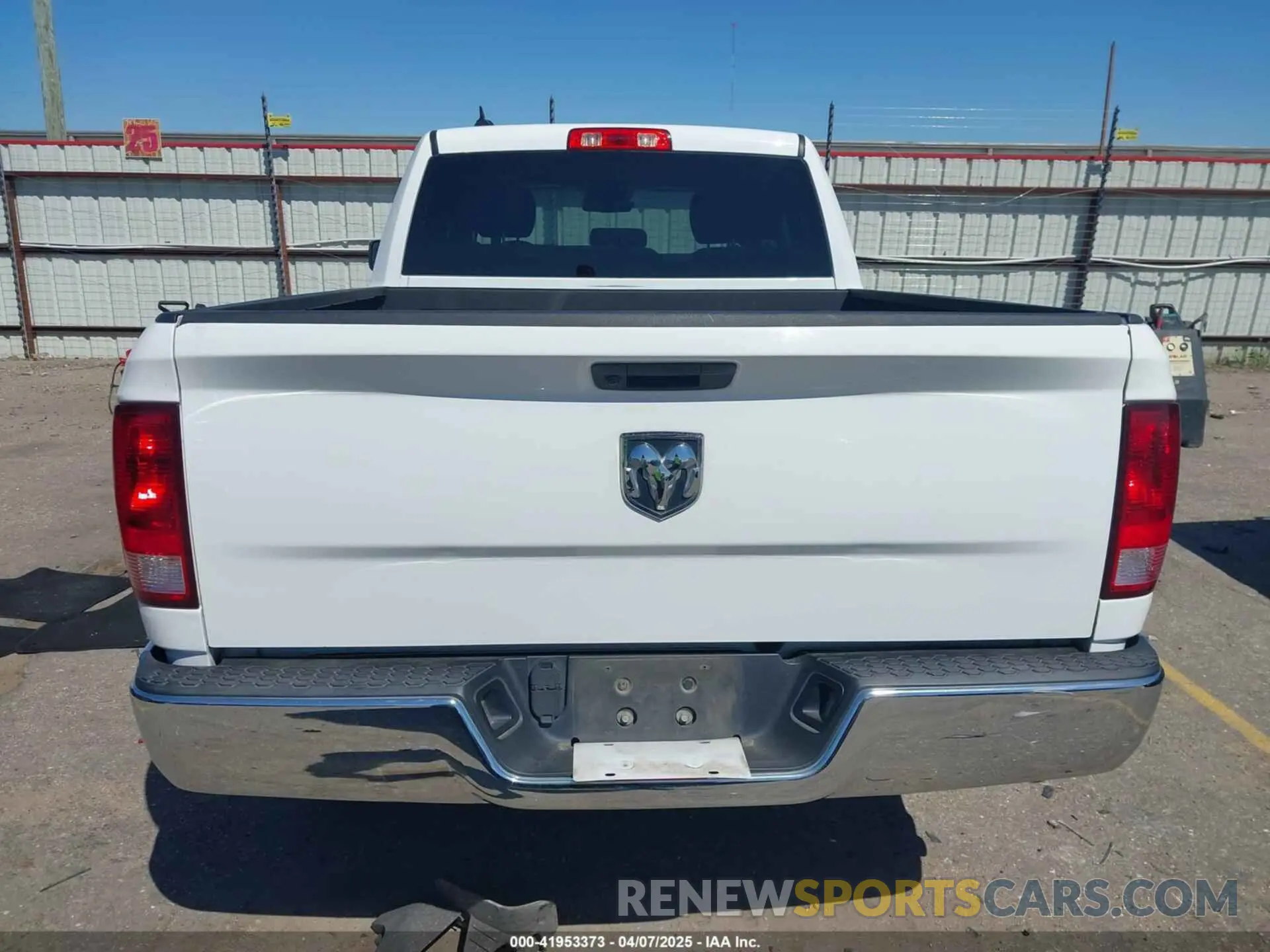 17 Photograph of a damaged car 1C6RR6FGXMS506585 RAM 1500 CLASSIC 2021