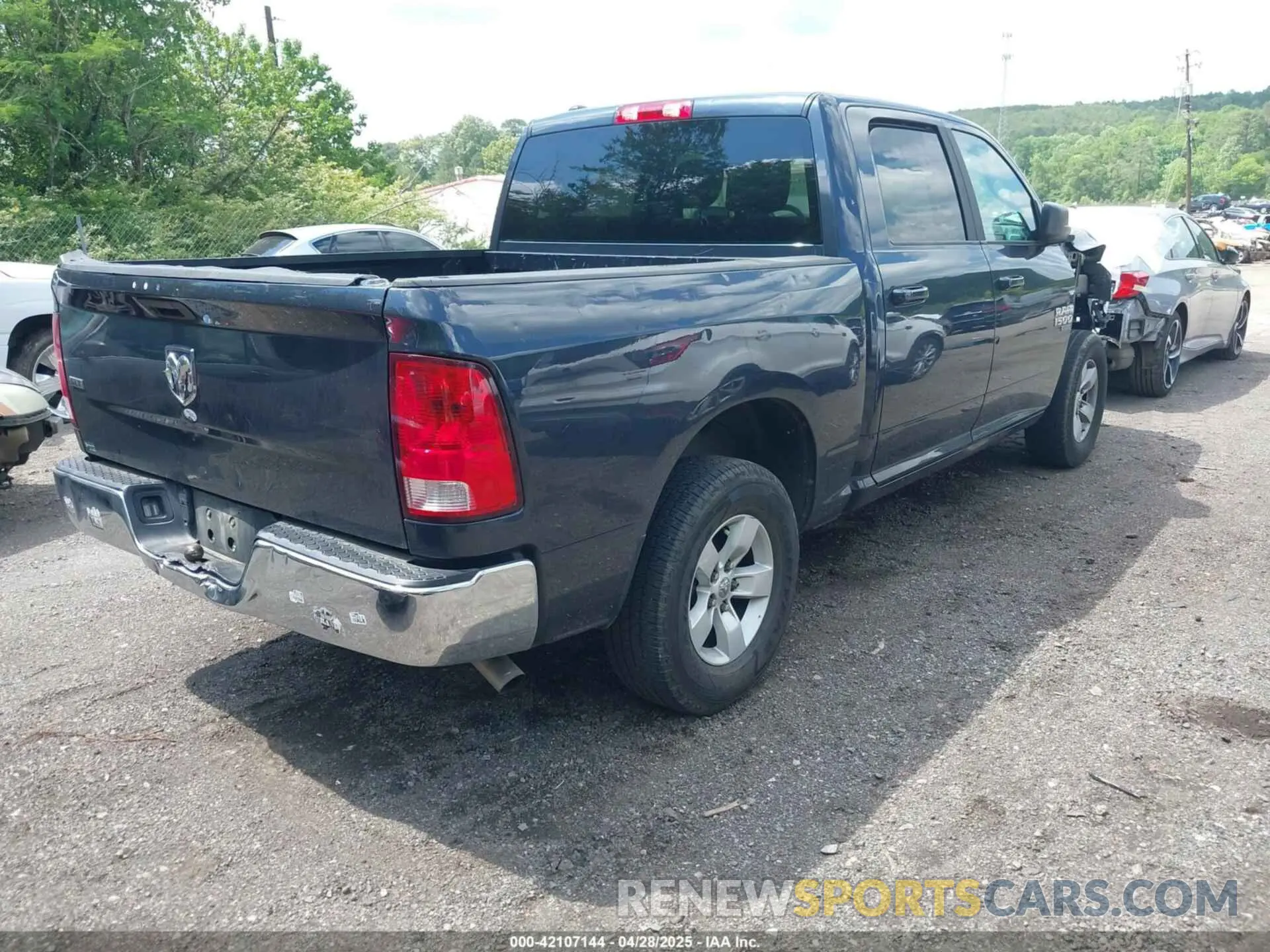 4 Photograph of a damaged car 1C6RR6LG2MS539231 RAM 1500 CLASSIC 2021