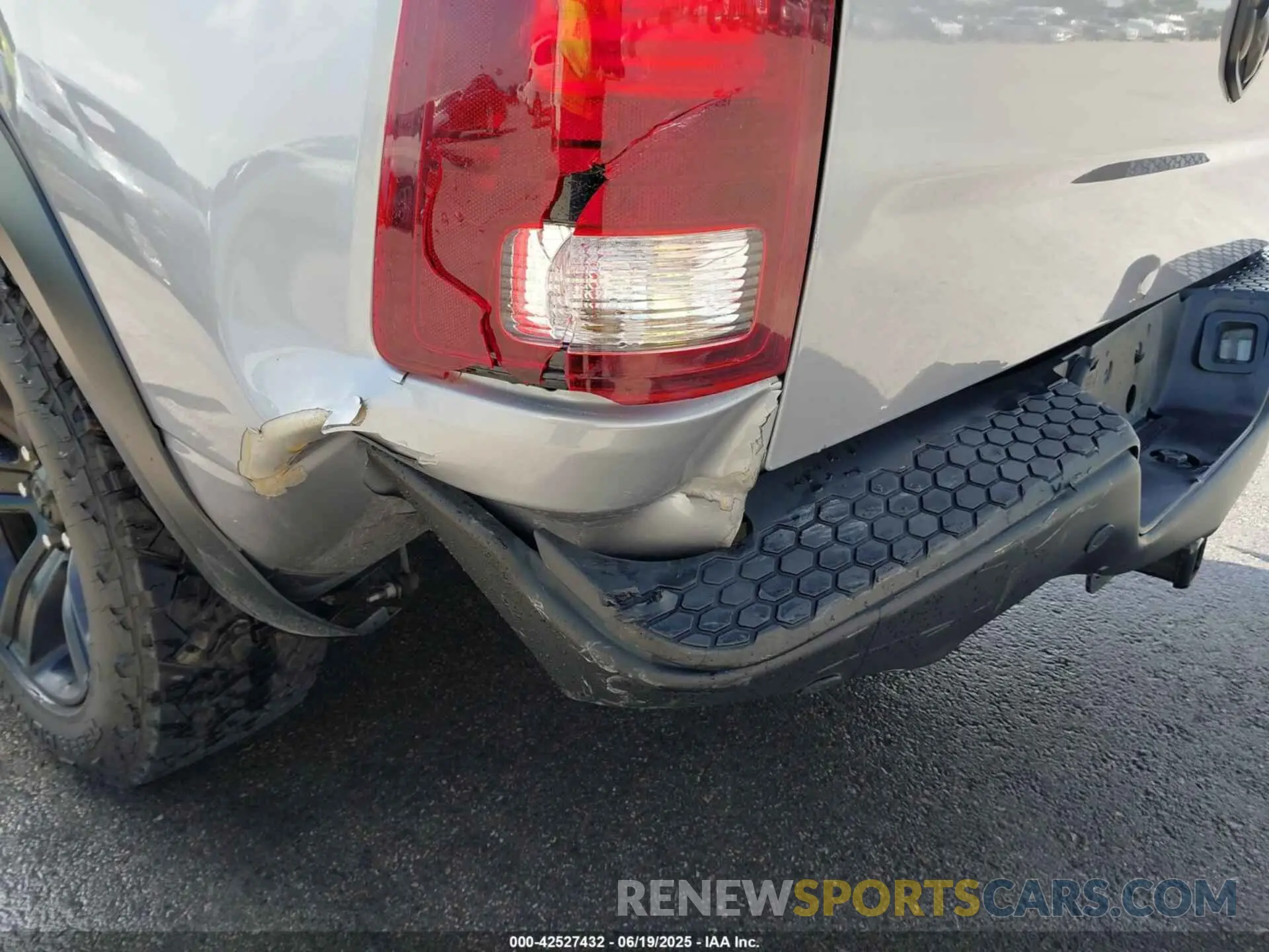 6 Photograph of a damaged car 1C6RR6LT4MS544735 RAM 1500 CLASSIC 2021