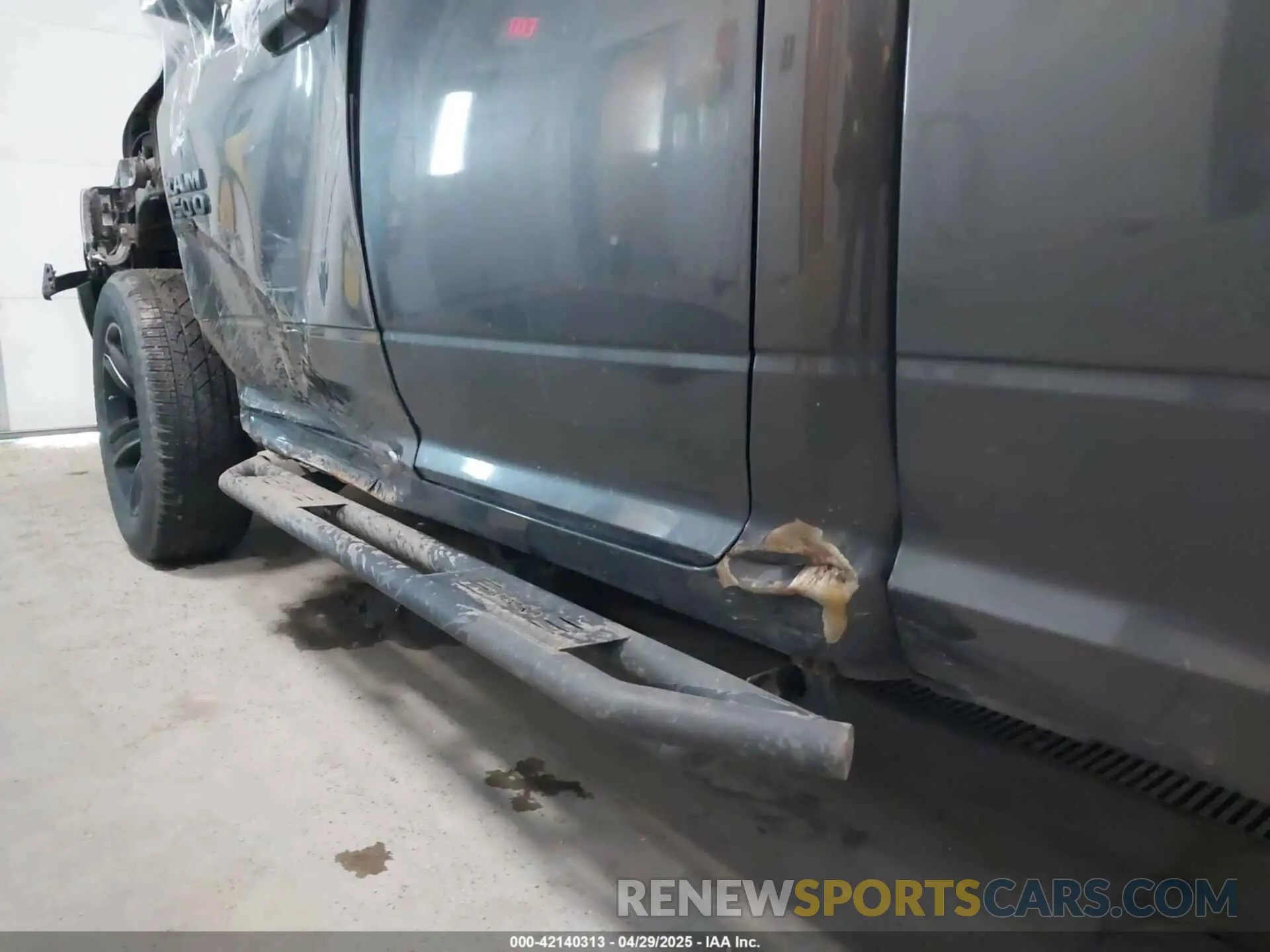 20 Photograph of a damaged car 1C6RR7GG6MS510833 RAM 1500 CLASSIC 2021