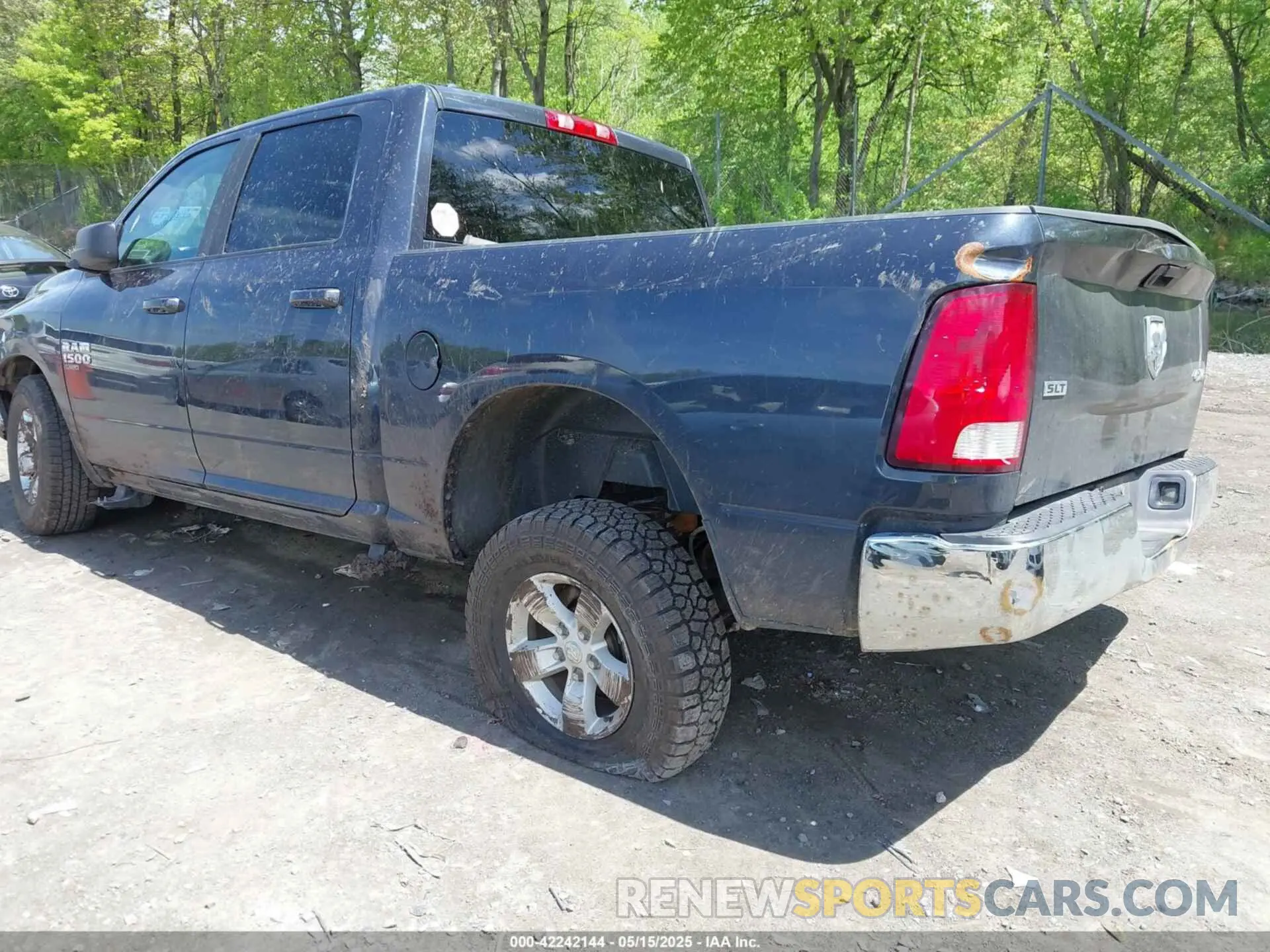 3 Photograph of a damaged car 1C6RR7LG9MS542049 RAM 1500 CLASSIC 2021