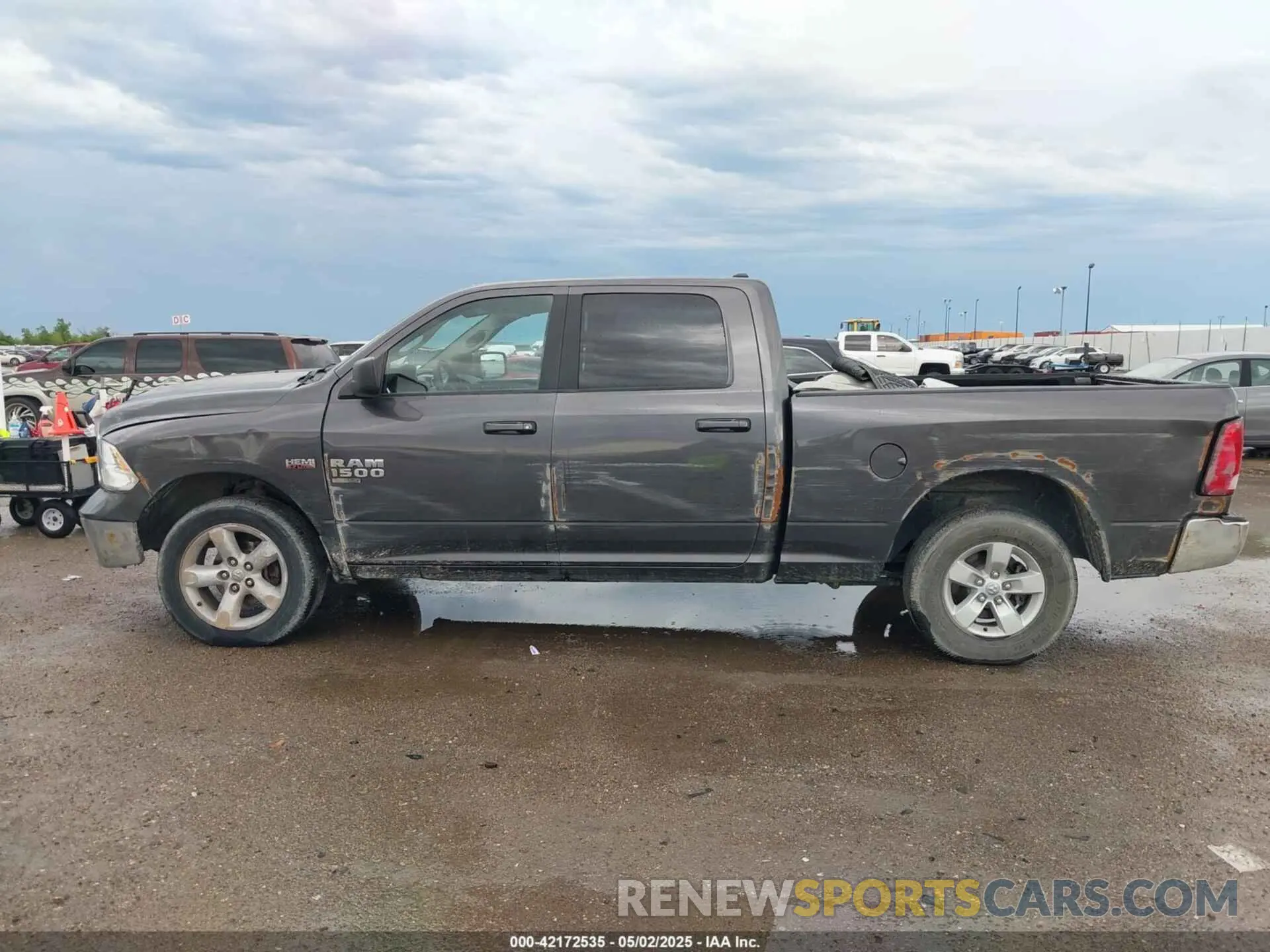 14 Photograph of a damaged car 1C6RR7TT1MS516817 RAM 1500 CLASSIC 2021