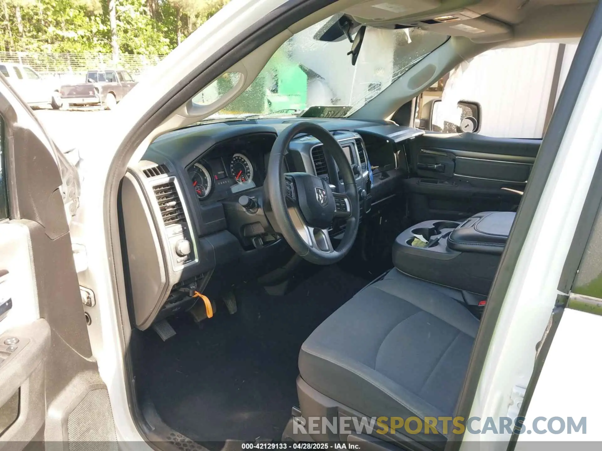 5 Фотография поврежденного автомобиля 1C6RR7TT1MS535304 RAM 1500 CLASSIC 2021