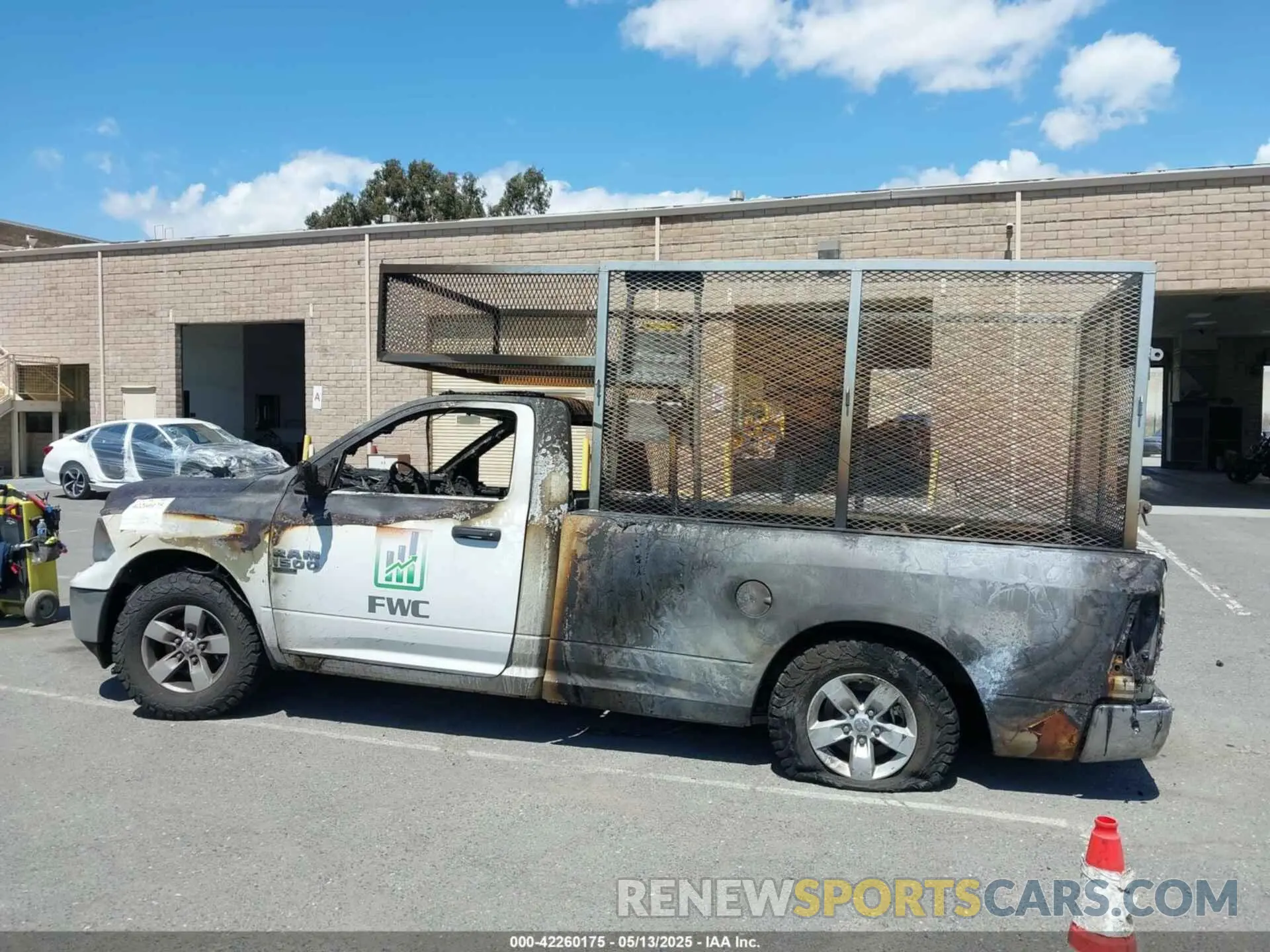 13 Photograph of a damaged car 3C6JR6DG0MG518784 RAM 1500 CLASSIC 2021