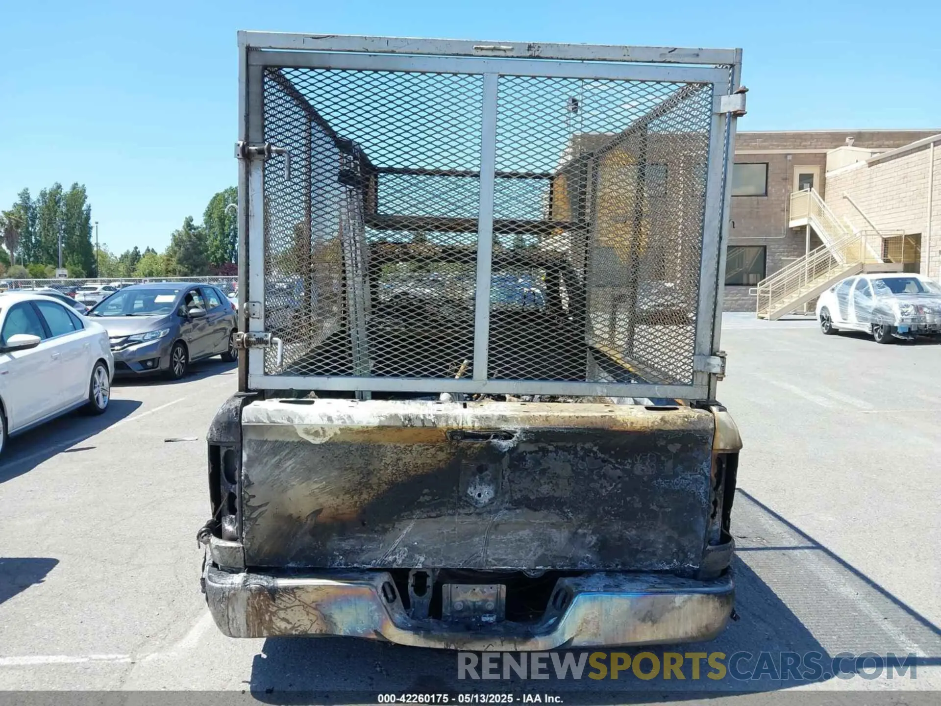 15 Photograph of a damaged car 3C6JR6DG0MG518784 RAM 1500 CLASSIC 2021