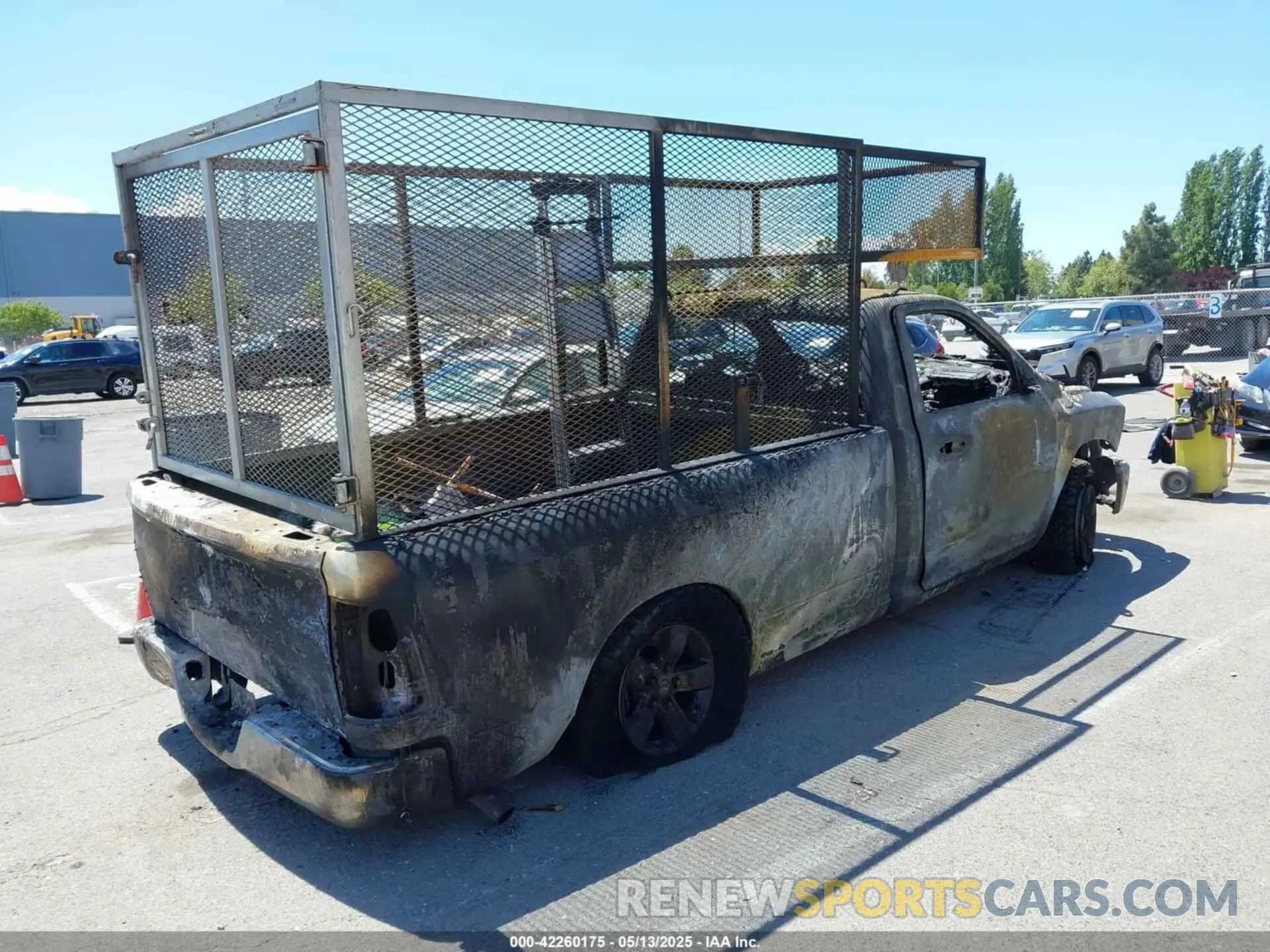 4 Photograph of a damaged car 3C6JR6DG0MG518784 RAM 1500 CLASSIC 2021