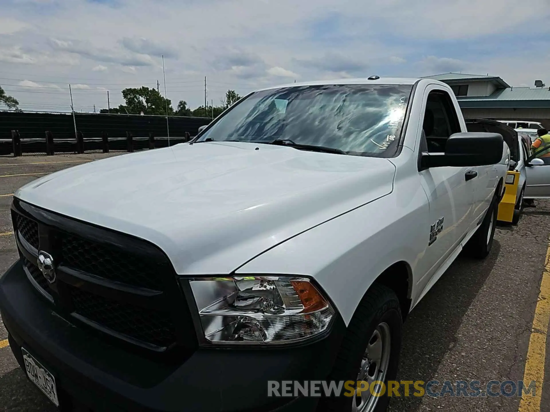 25 Photograph of a damaged car 3C6JR6DG0MG634826 RAM 1500 CLASSIC 2021