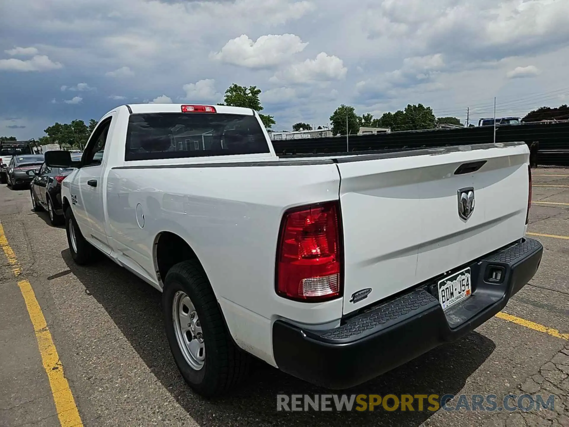 9 Photograph of a damaged car 3C6JR6DG0MG634826 RAM 1500 CLASSIC 2021
