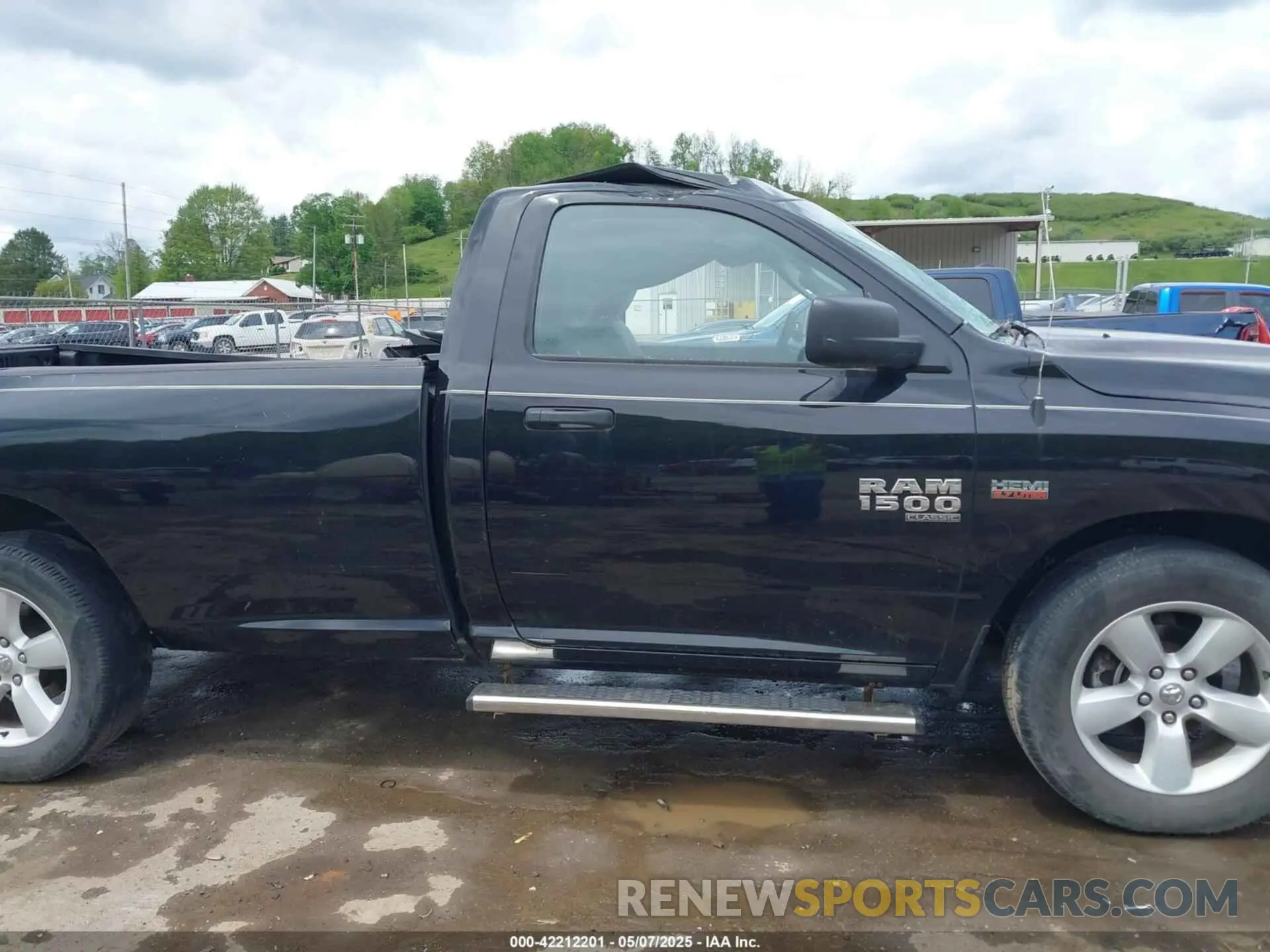 13 Photograph of a damaged car 3C6JR7DT4MG704279 RAM 1500 CLASSIC 2021