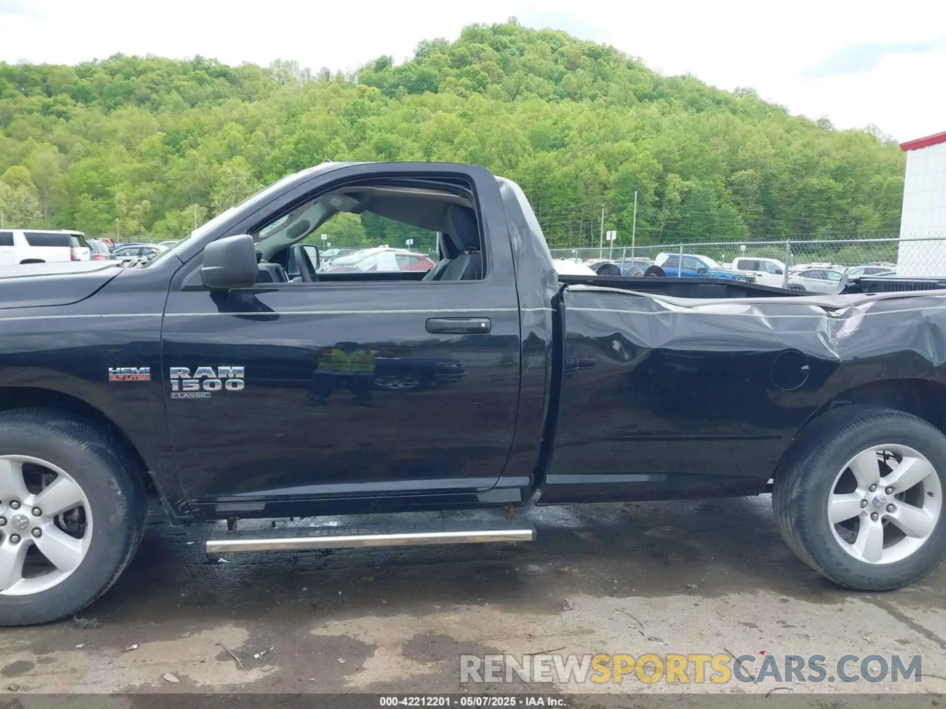 14 Photograph of a damaged car 3C6JR7DT4MG704279 RAM 1500 CLASSIC 2021