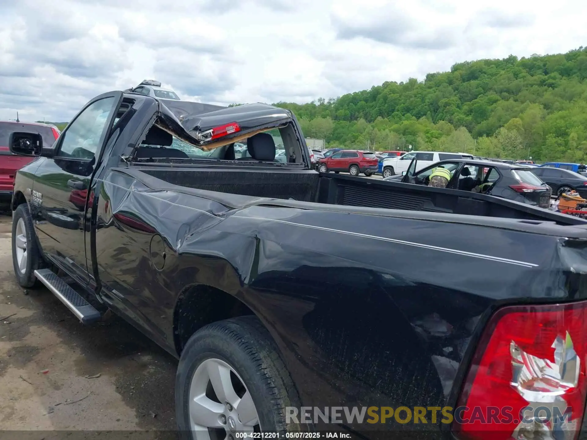 6 Photograph of a damaged car 3C6JR7DT4MG704279 RAM 1500 CLASSIC 2021