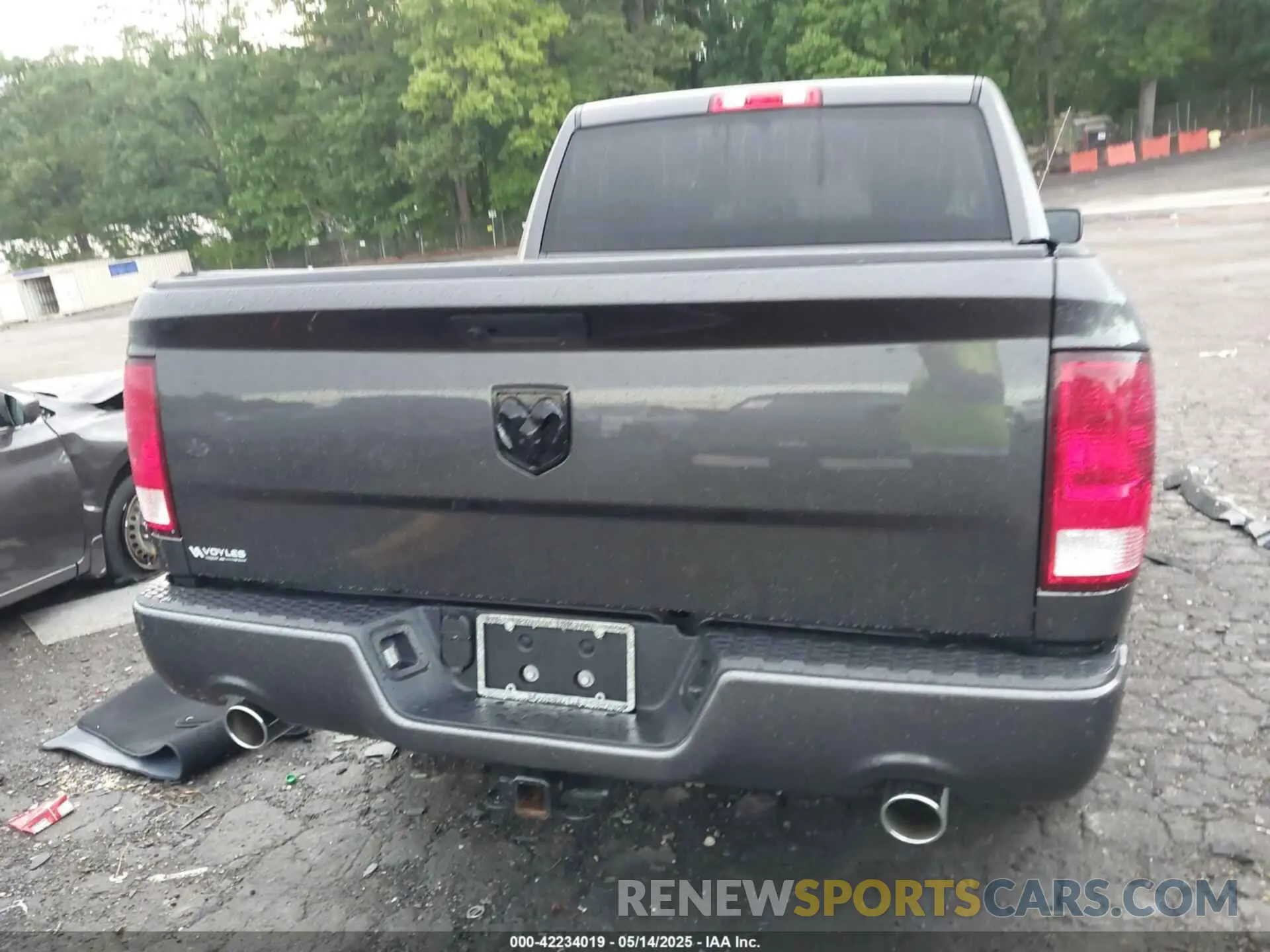 16 Photograph of a damaged car 3C6RR6KT2MG704541 RAM 1500 CLASSIC 2021