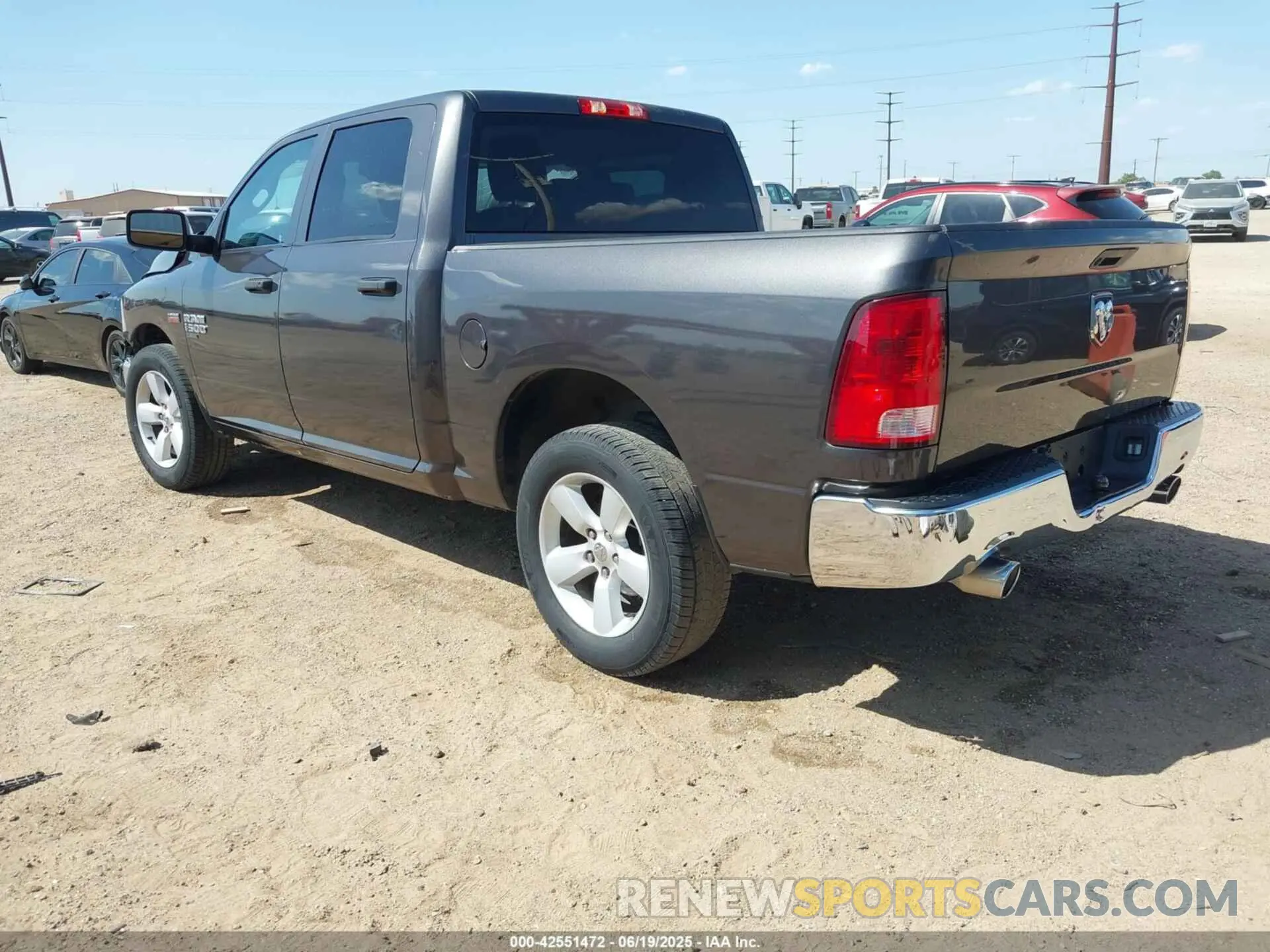 3 Фотография поврежденного автомобиля 3C6RR6KT6MG526617 RAM 1500 CLASSIC 2021