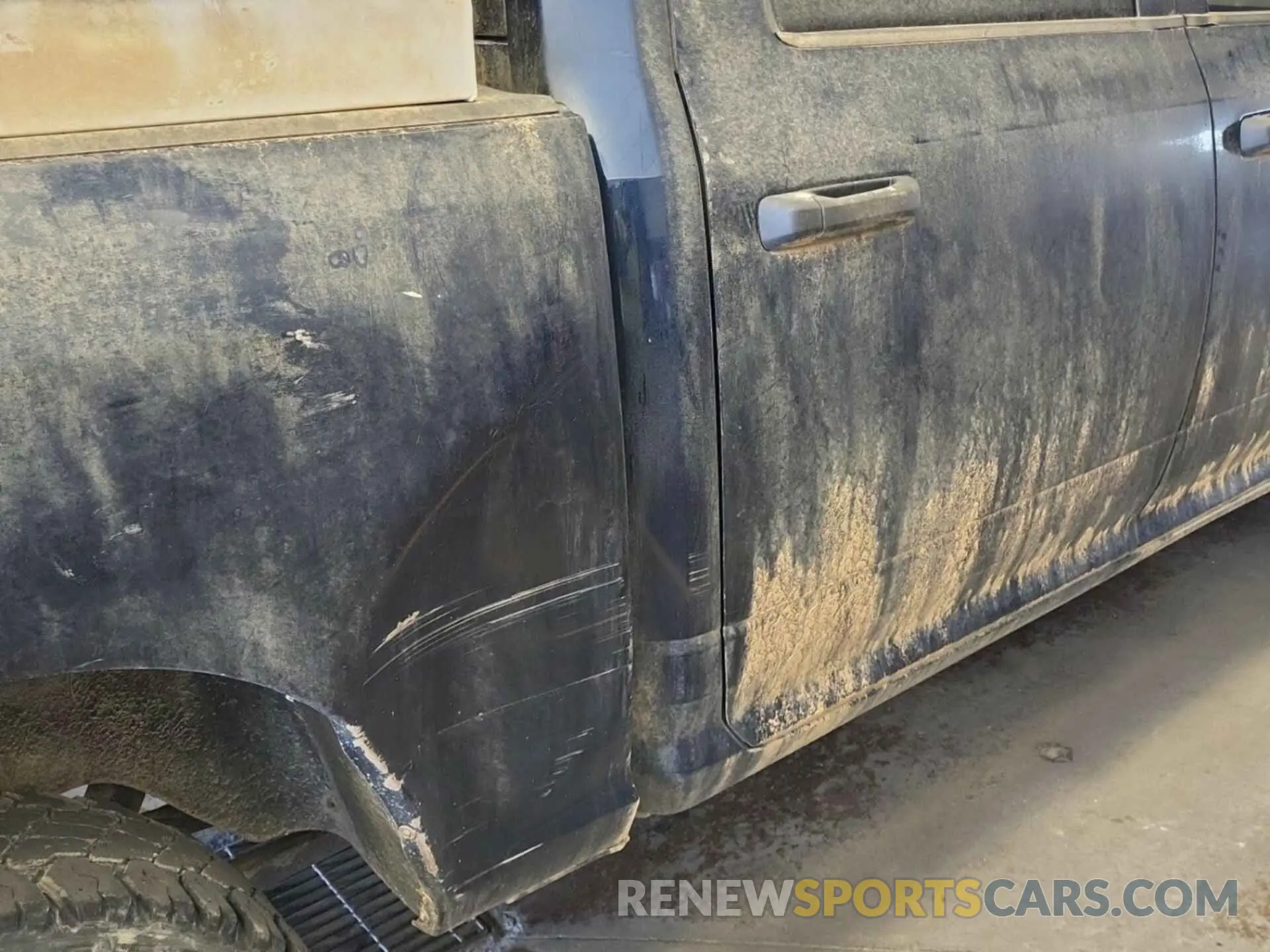 31 Photograph of a damaged car 3C6RR7KG1MG665398 RAM 1500 CLASSIC 2021