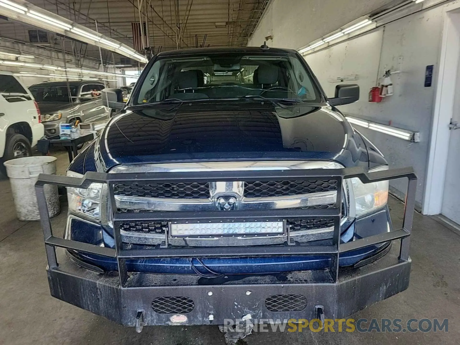 61 Photograph of a damaged car 3C6RR7KG1MG665398 RAM 1500 CLASSIC 2021