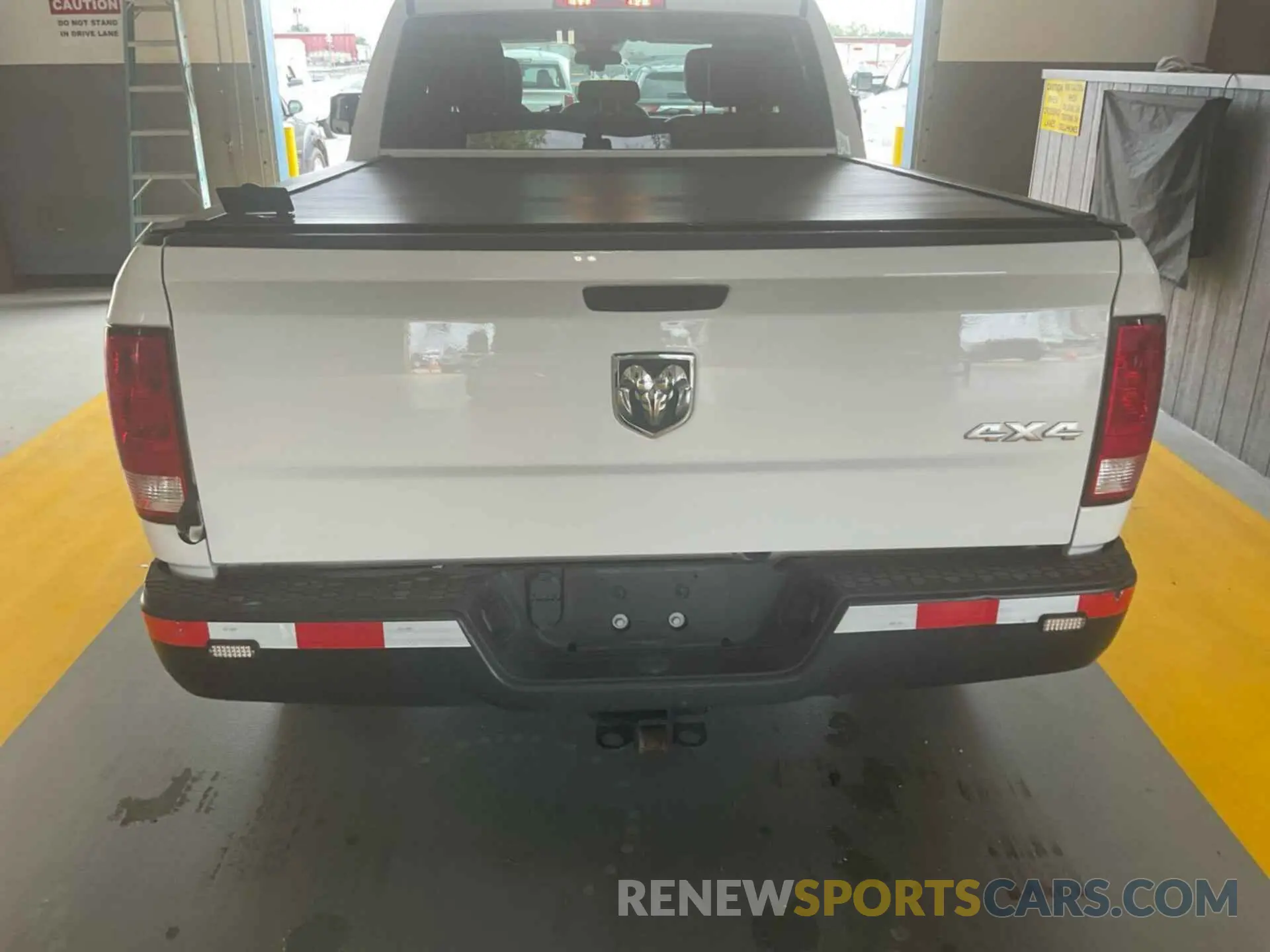 19 Photograph of a damaged car 1C6RR7FT6NS172480 RAM 1500 CLASSIC 2022