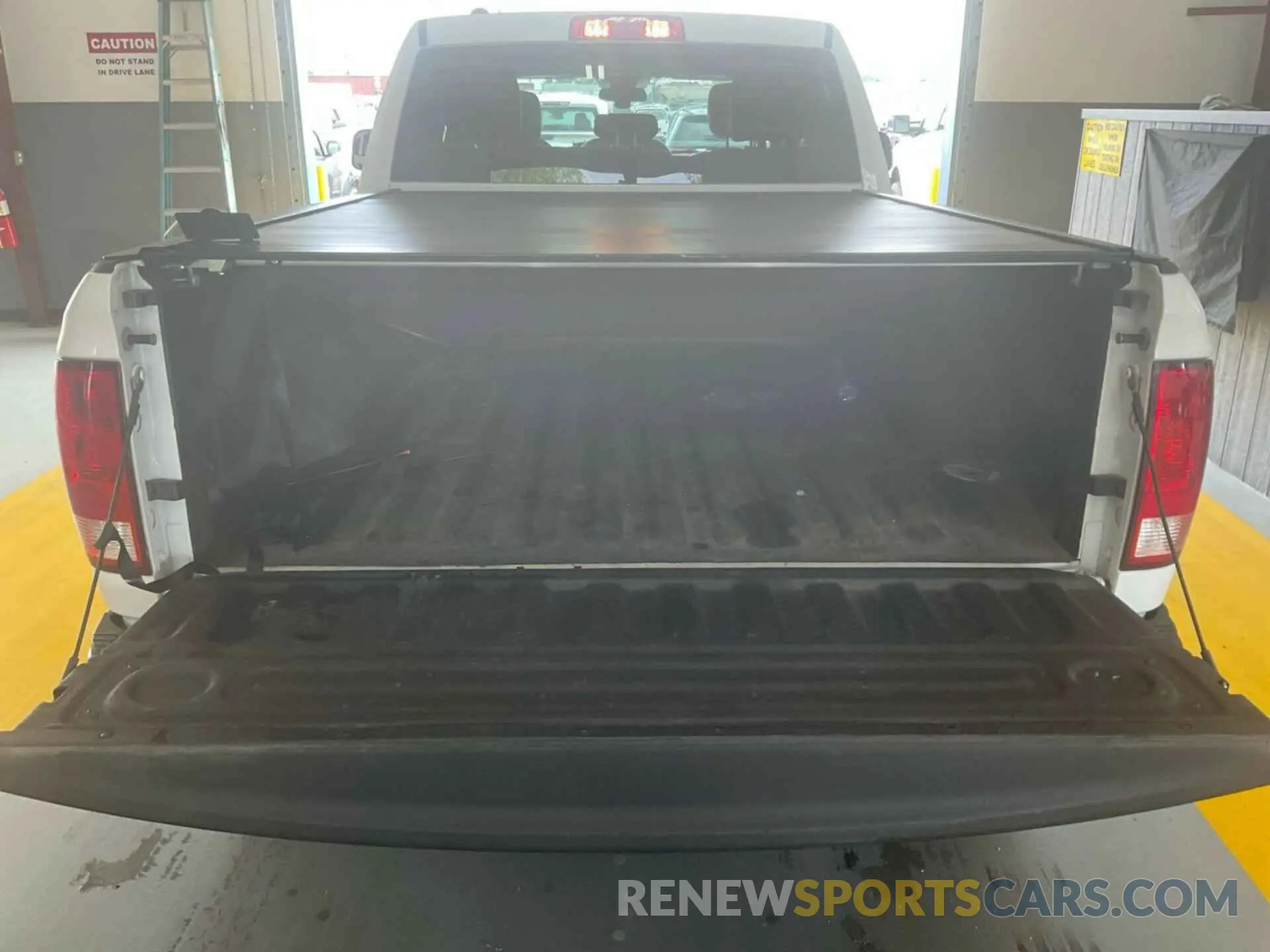 29 Photograph of a damaged car 1C6RR7FT6NS172480 RAM 1500 CLASSIC 2022
