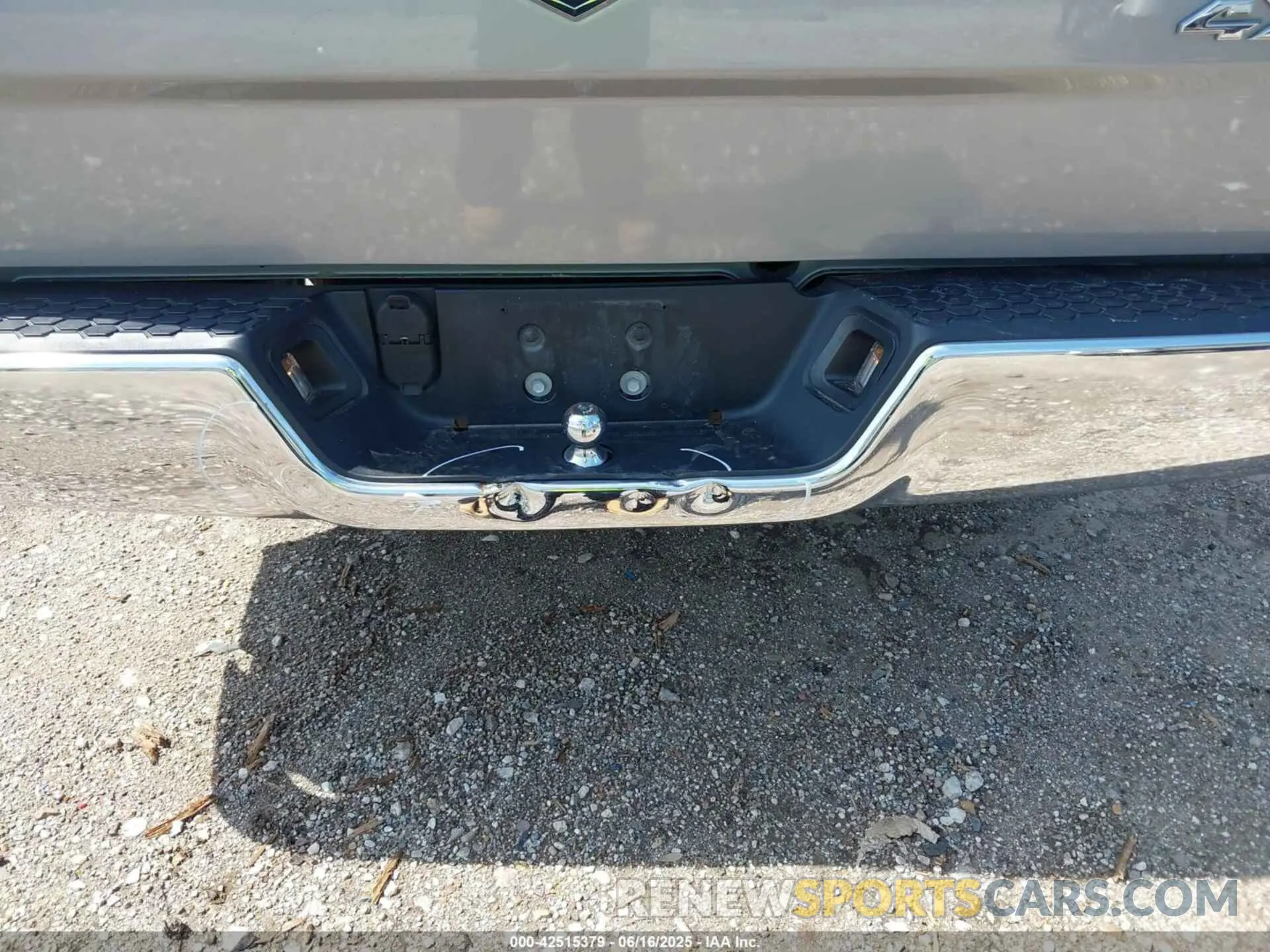 6 Photograph of a damaged car 1C6RR7LG9NS236454 RAM 1500 CLASSIC 2022