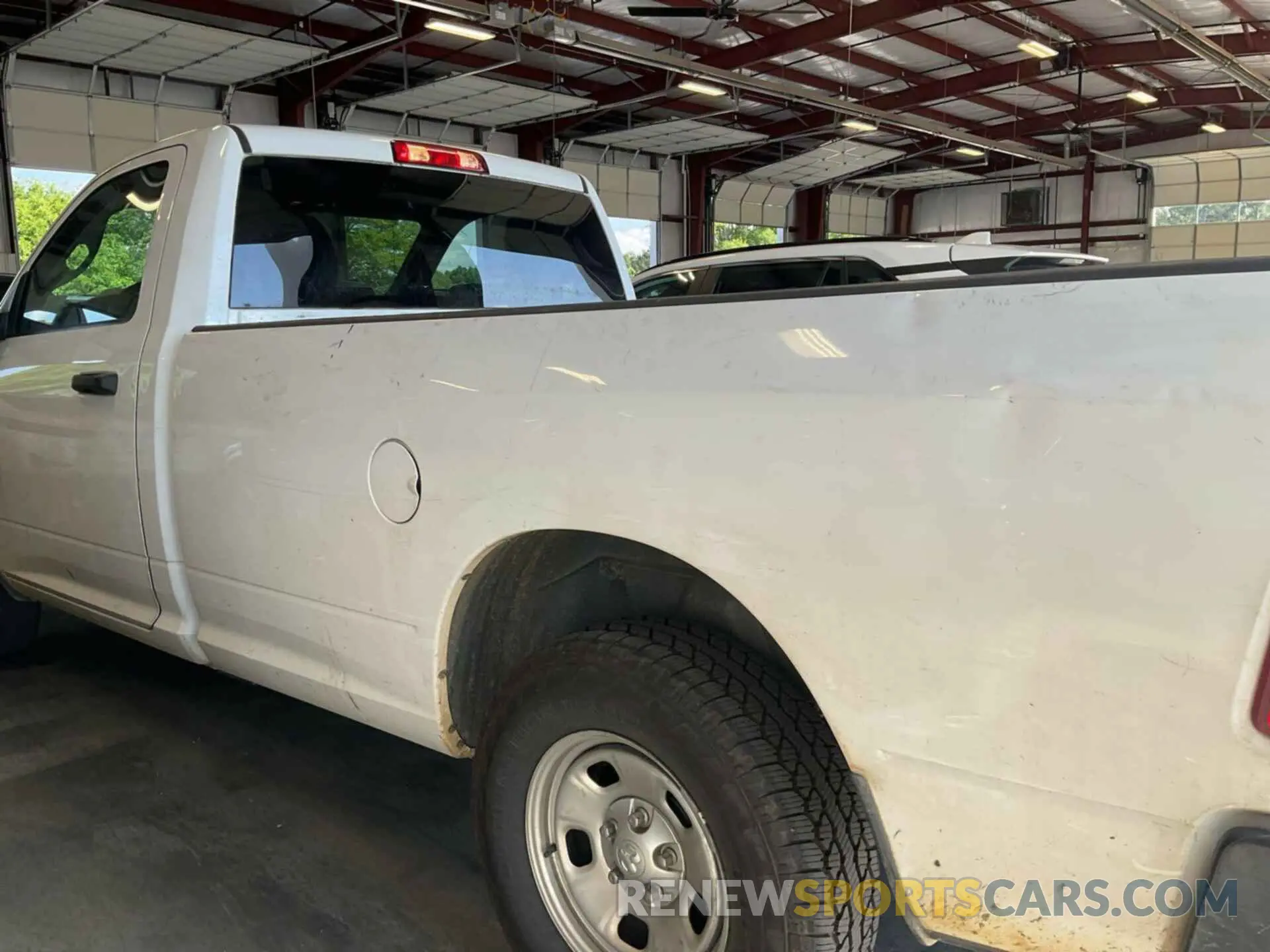16 Photograph of a damaged car 3C6JR6DG0NG300832 RAM 1500 CLASSIC 2022