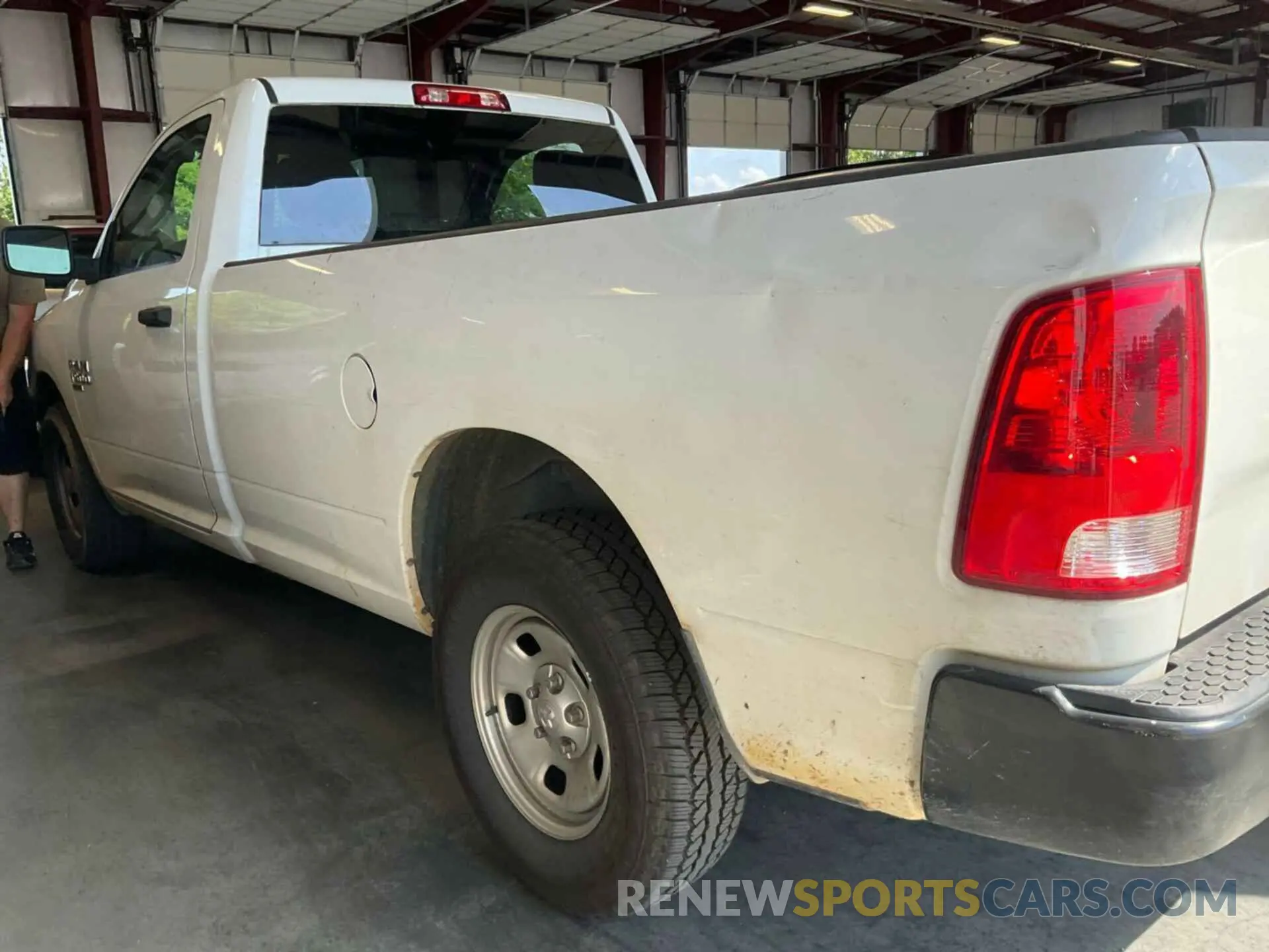 19 Photograph of a damaged car 3C6JR6DG0NG300832 RAM 1500 CLASSIC 2022
