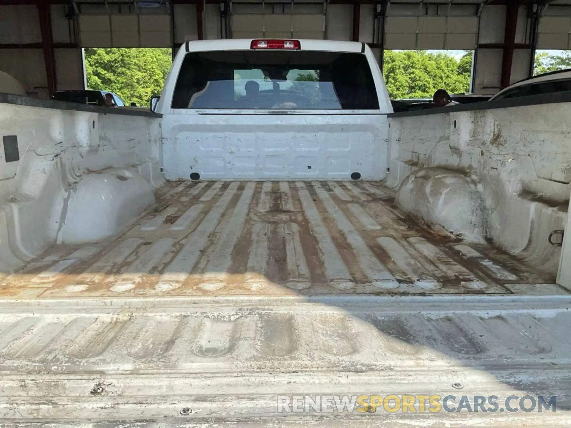 2 Photograph of a damaged car 3C6JR6DG0NG300832 RAM 1500 CLASSIC 2022