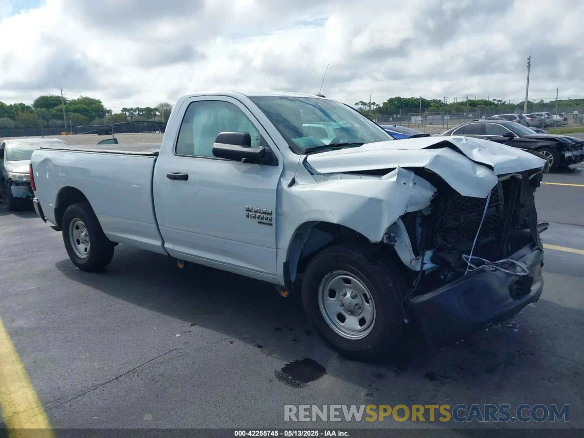 1 Photograph of a damaged car 3C6JR6DG1NG300872 RAM 1500 CLASSIC 2022