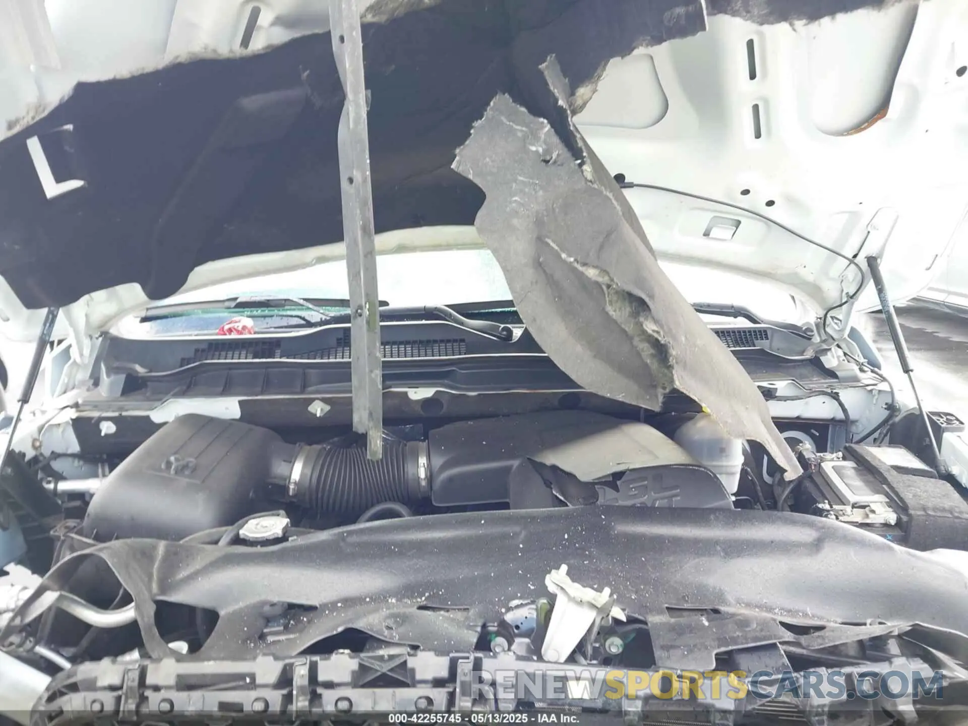 10 Photograph of a damaged car 3C6JR6DG1NG300872 RAM 1500 CLASSIC 2022