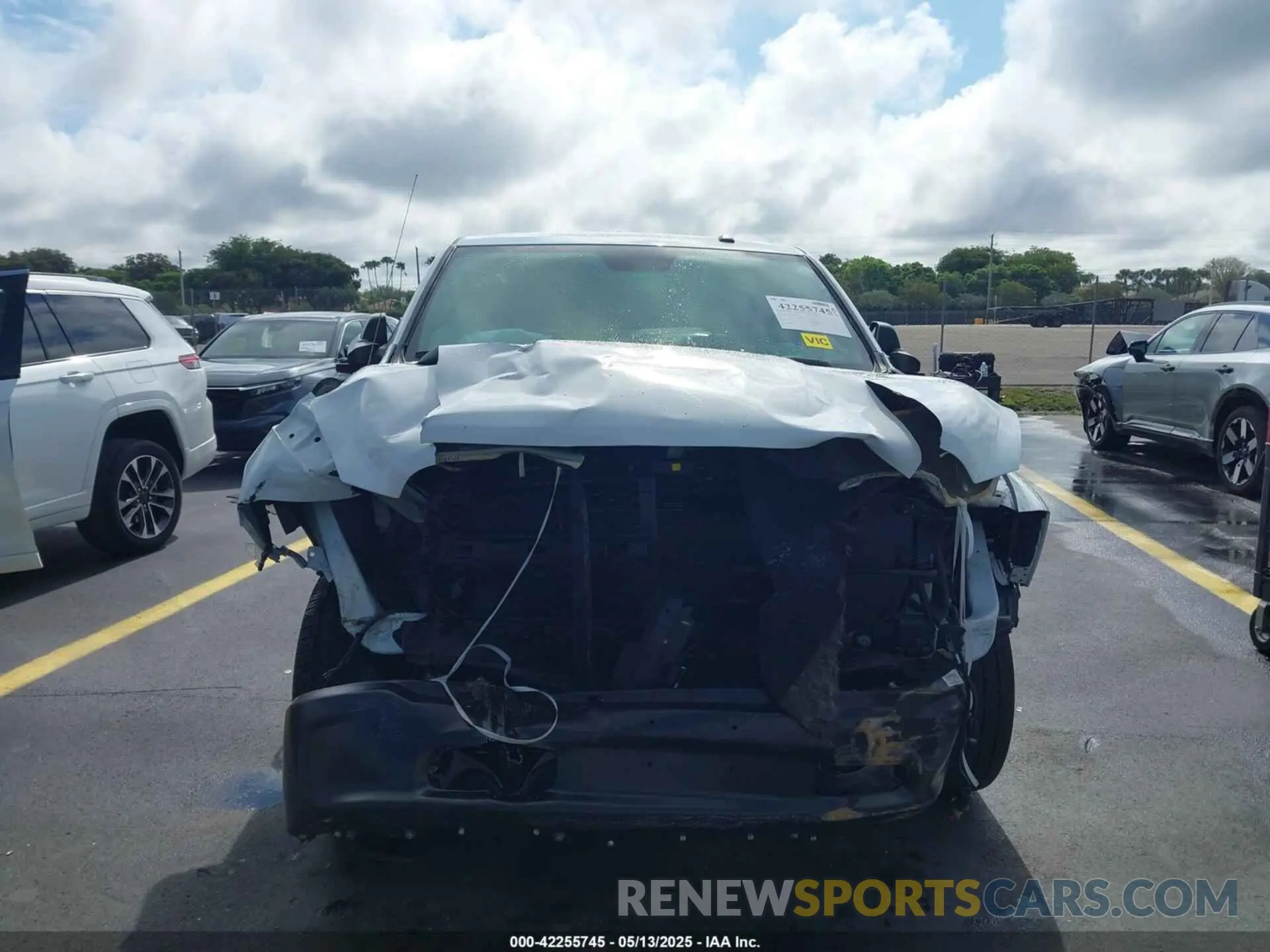 12 Photograph of a damaged car 3C6JR6DG1NG300872 RAM 1500 CLASSIC 2022