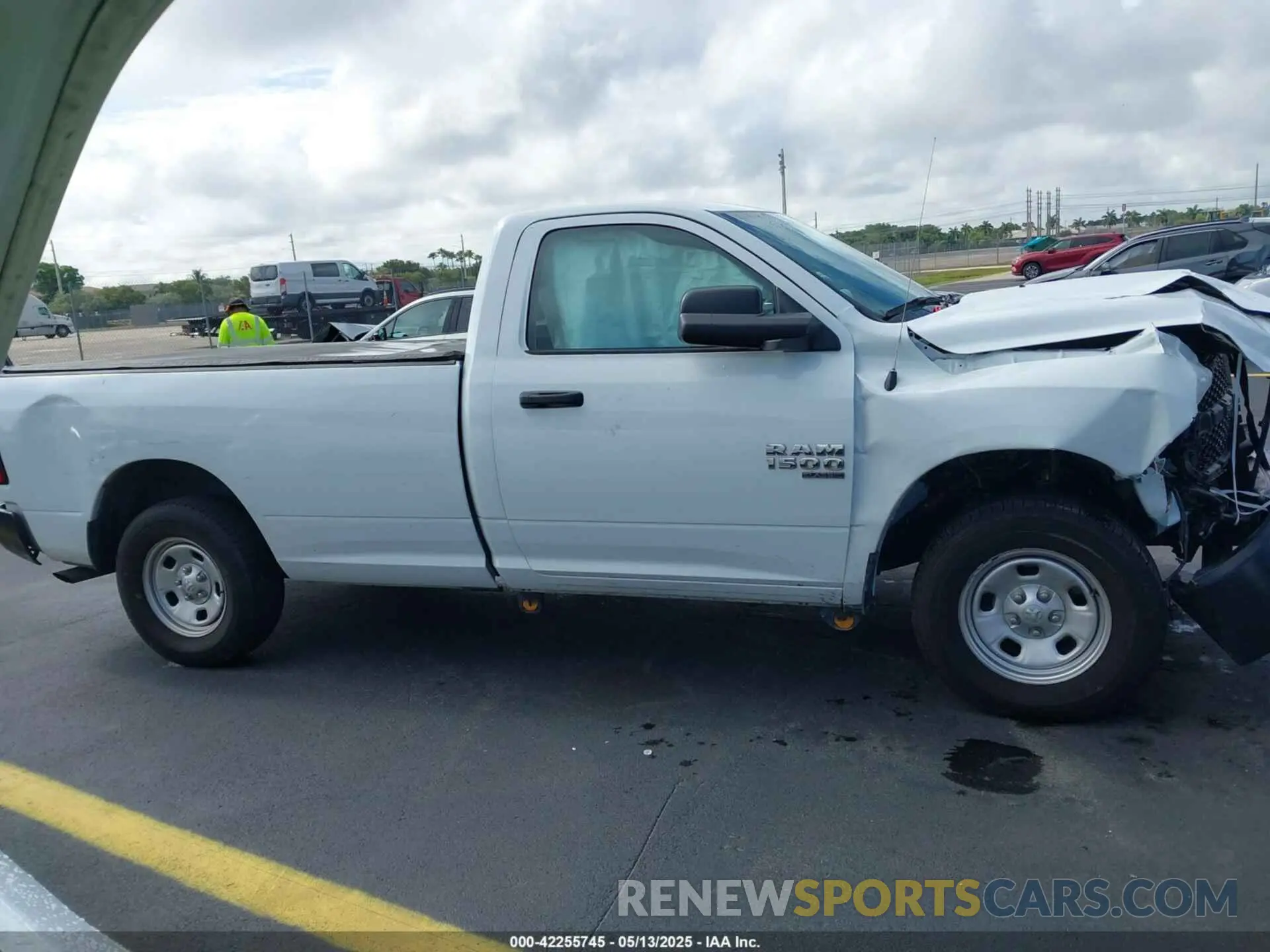 13 Photograph of a damaged car 3C6JR6DG1NG300872 RAM 1500 CLASSIC 2022