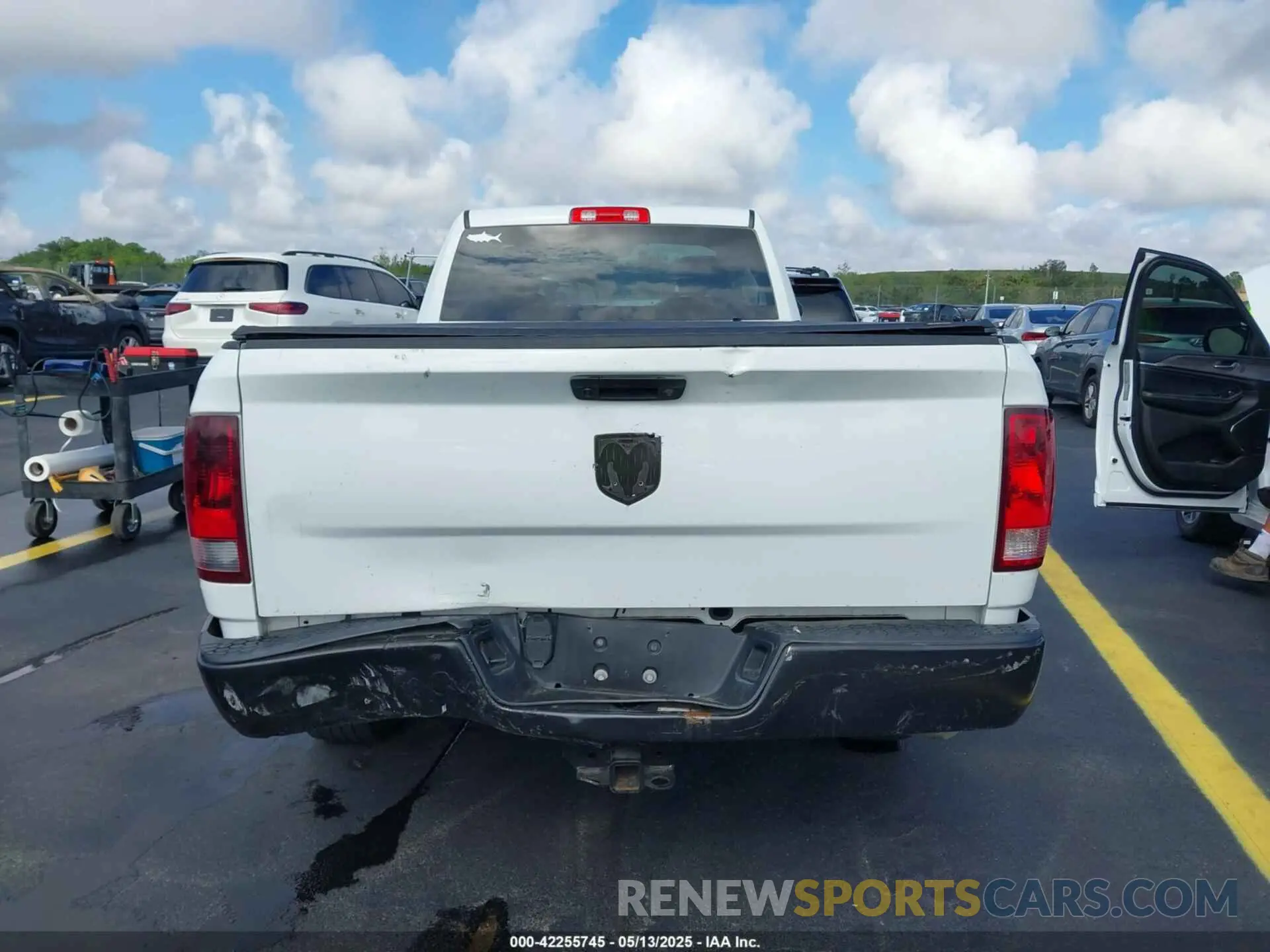 16 Photograph of a damaged car 3C6JR6DG1NG300872 RAM 1500 CLASSIC 2022