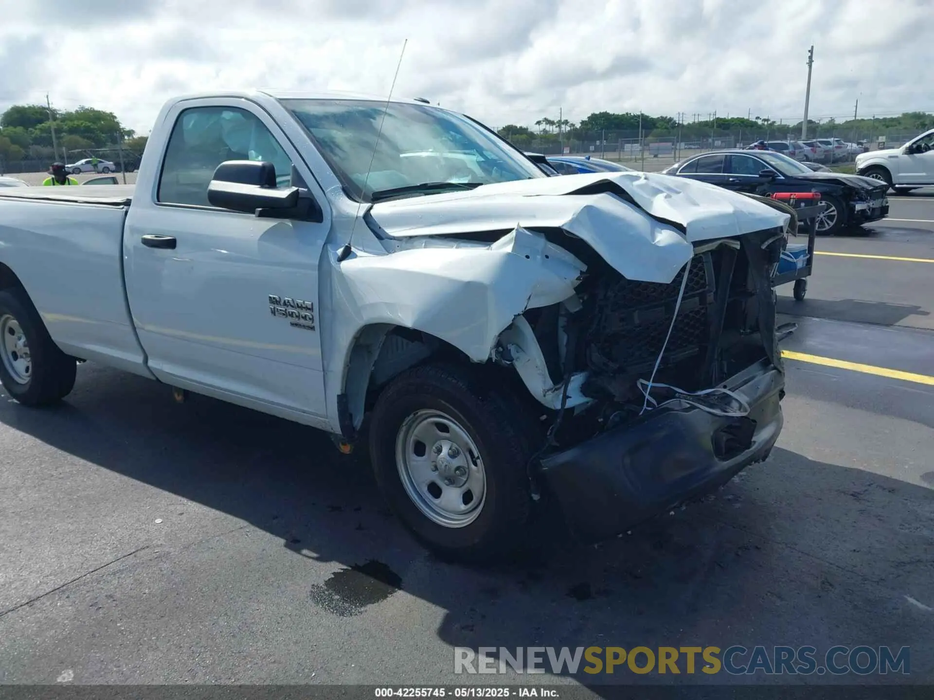 17 Photograph of a damaged car 3C6JR6DG1NG300872 RAM 1500 CLASSIC 2022