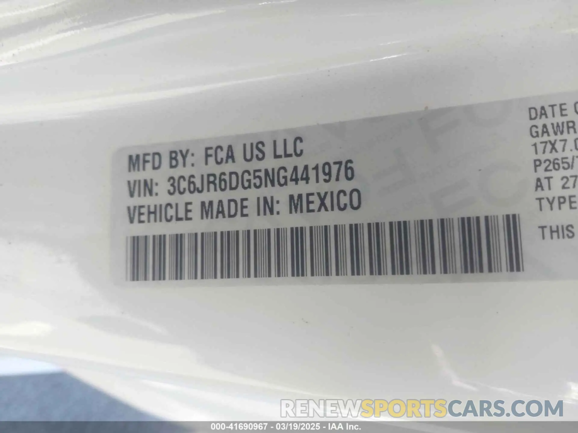 9 Photograph of a damaged car 3C6JR6DG5NG441976 RAM 1500 CLASSIC 2022