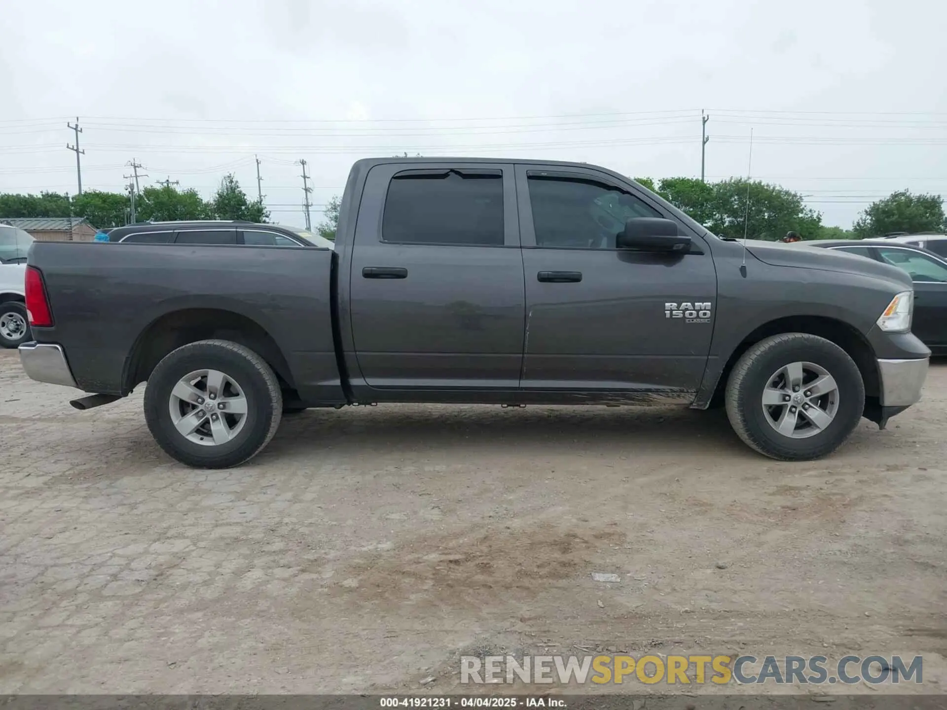 13 Фотография поврежденного автомобиля 3C6RR6KG2NG205761 RAM 1500 CLASSIC 2022