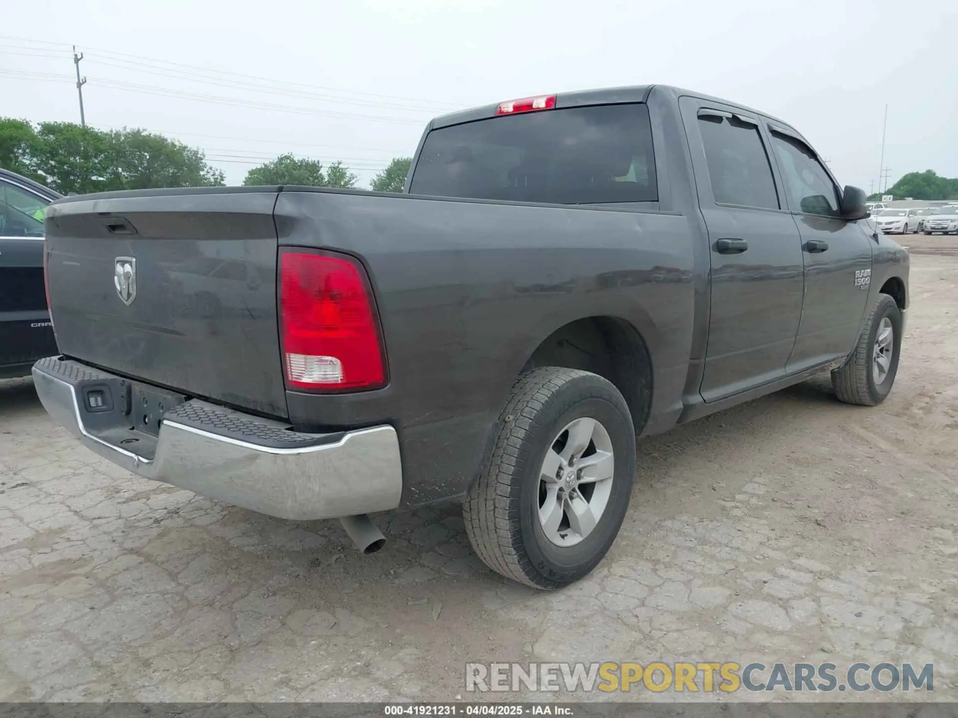 4 Фотография поврежденного автомобиля 3C6RR6KG2NG205761 RAM 1500 CLASSIC 2022