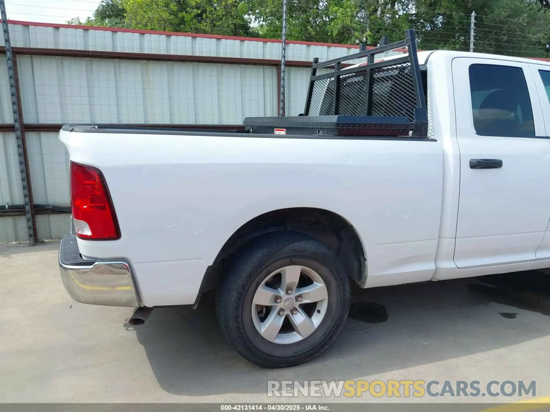 18 Фотография поврежденного автомобиля 1C6RR6FT4PS520077 RAM 1500 CLASSIC 2023