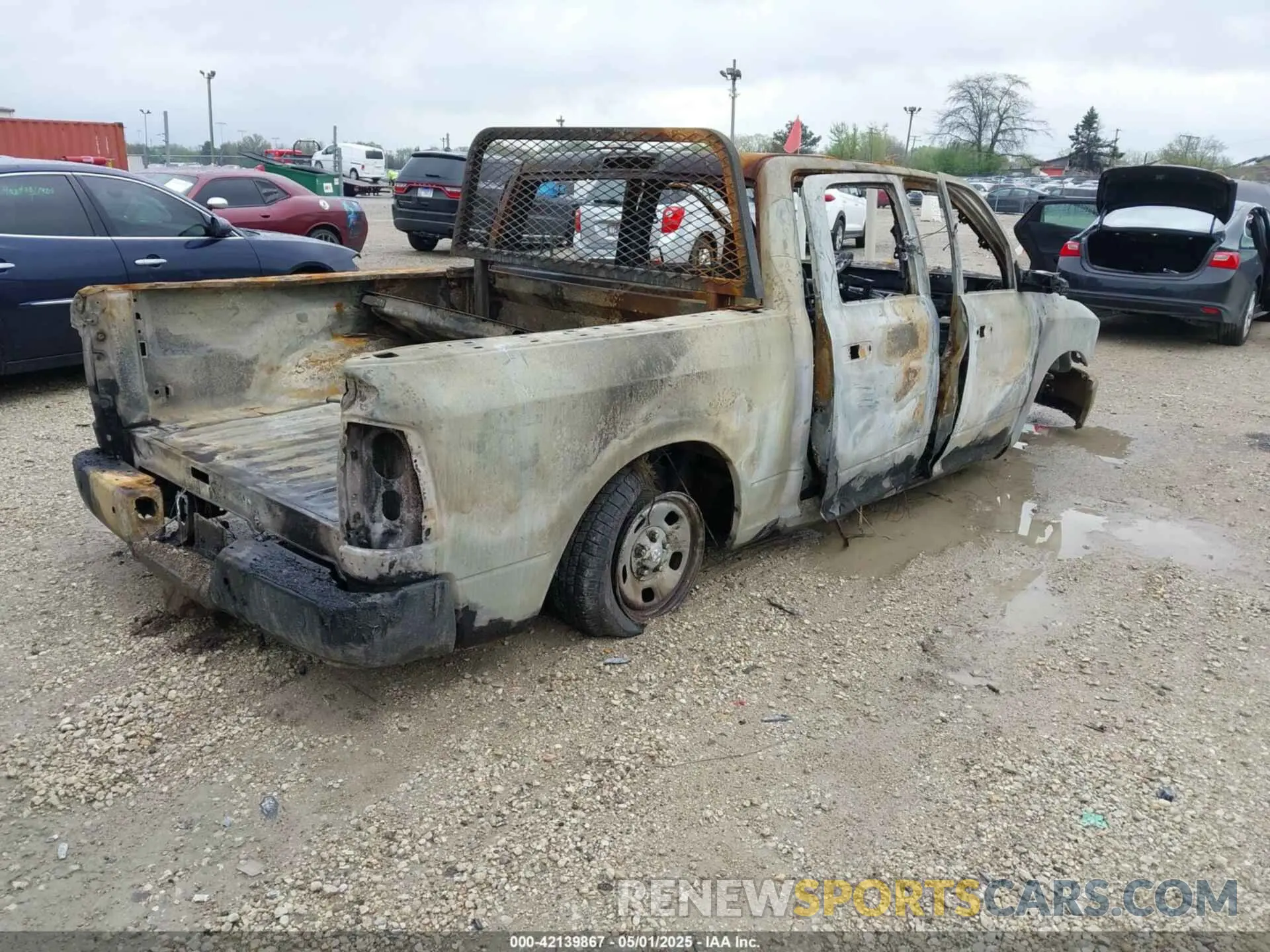 4 Photograph of a damaged car 1C6RR6KGXPS535417 RAM 1500 CLASSIC 2023