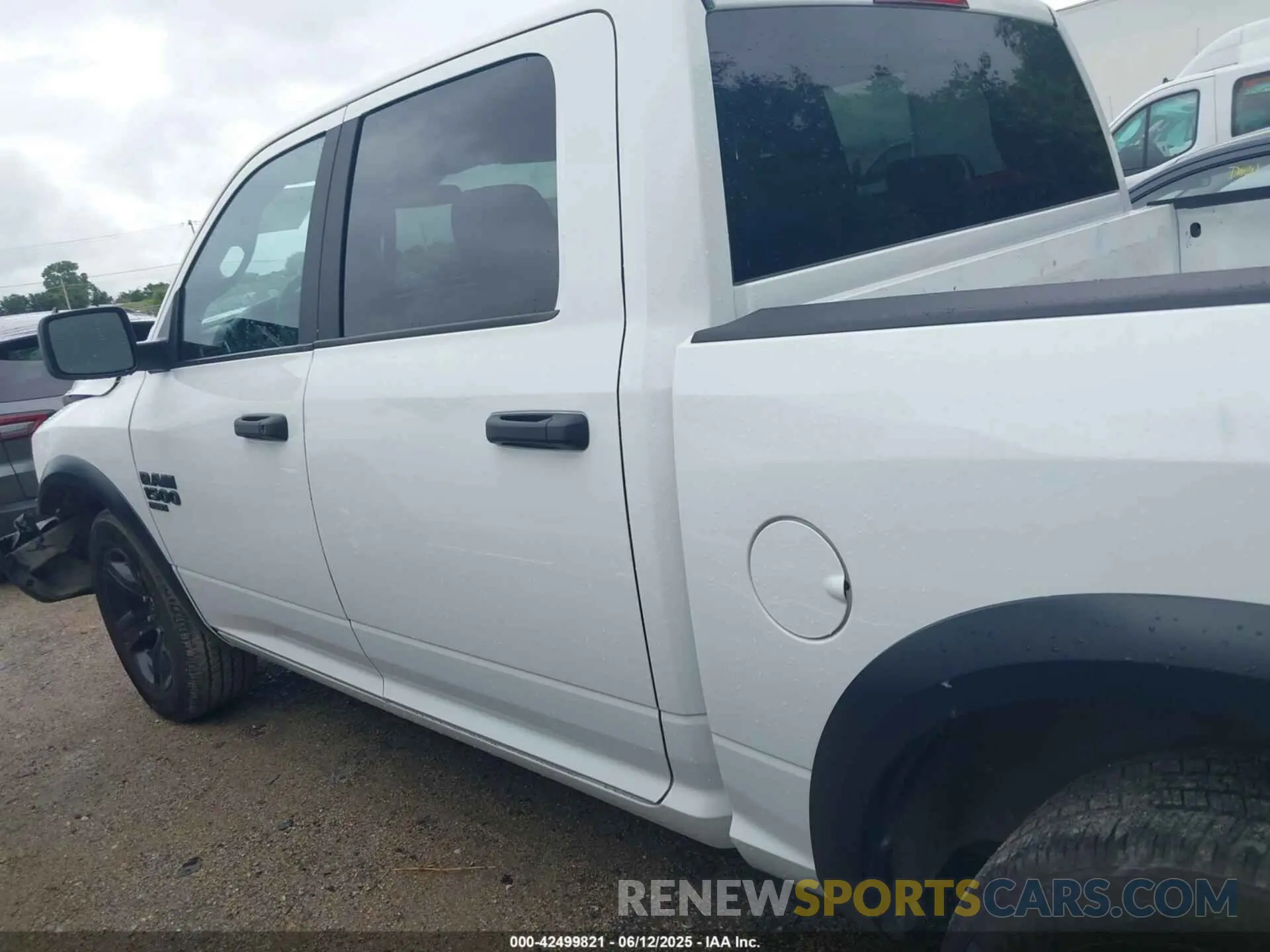 14 Photograph of a damaged car 1C6RR6LGXRS127565 RAM 1500 CLASSIC 2024