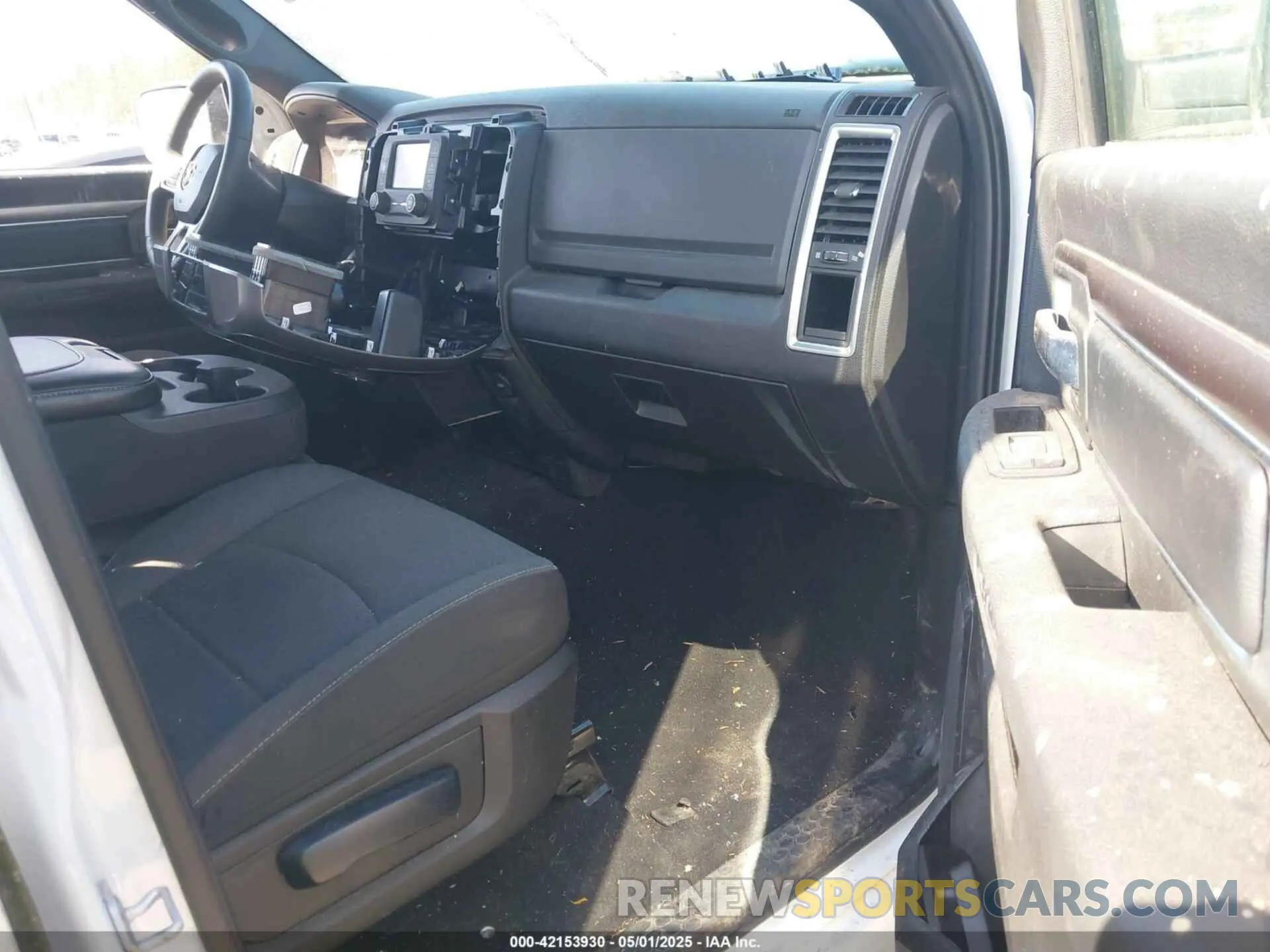 5 Фотография поврежденного автомобиля 1C6RR7LG7RS149030 RAM 1500 CLASSIC 2024