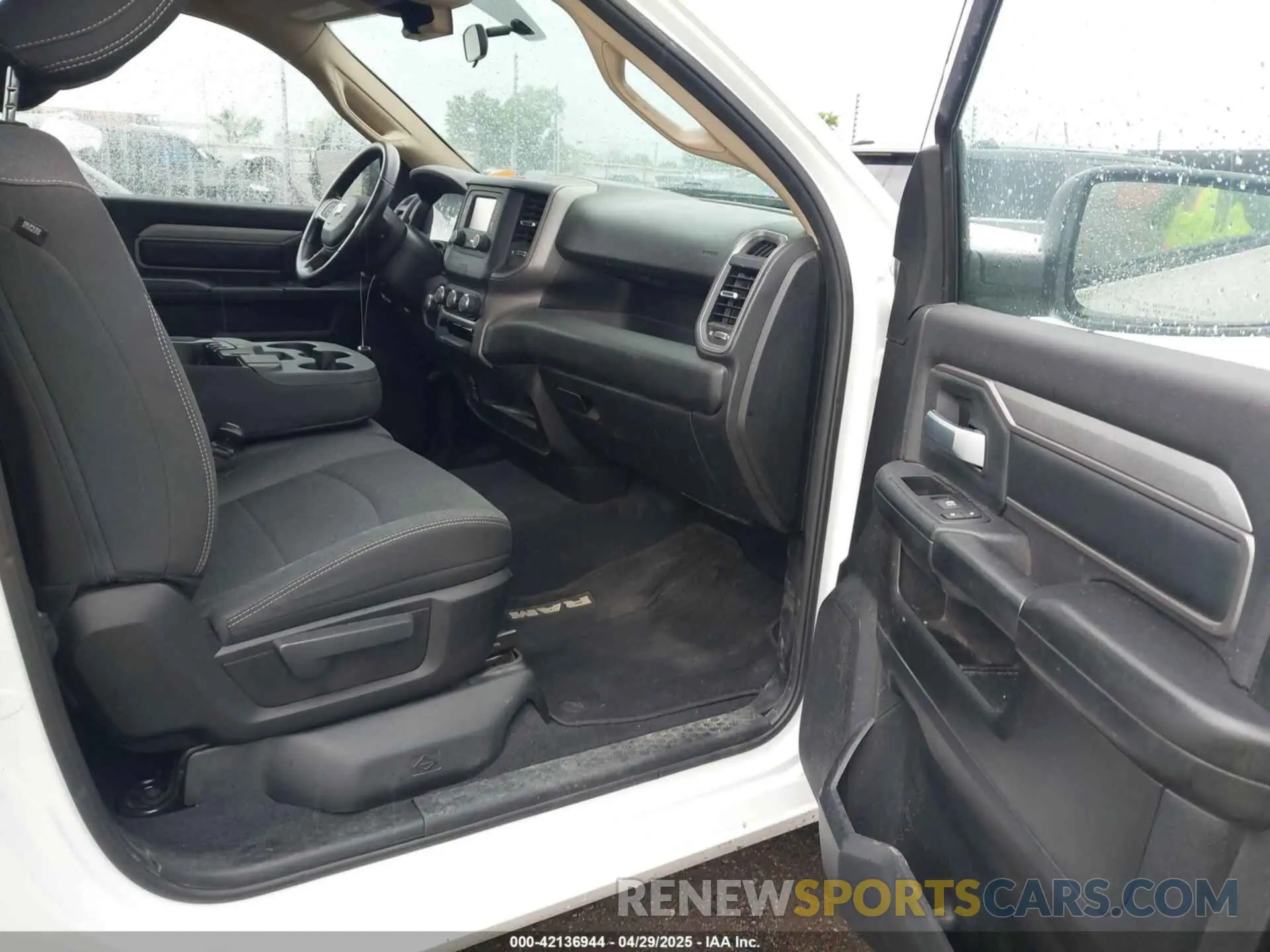 5 Photograph of a damaged car 3C6MR4AJXKG680629 RAM 2500 2019